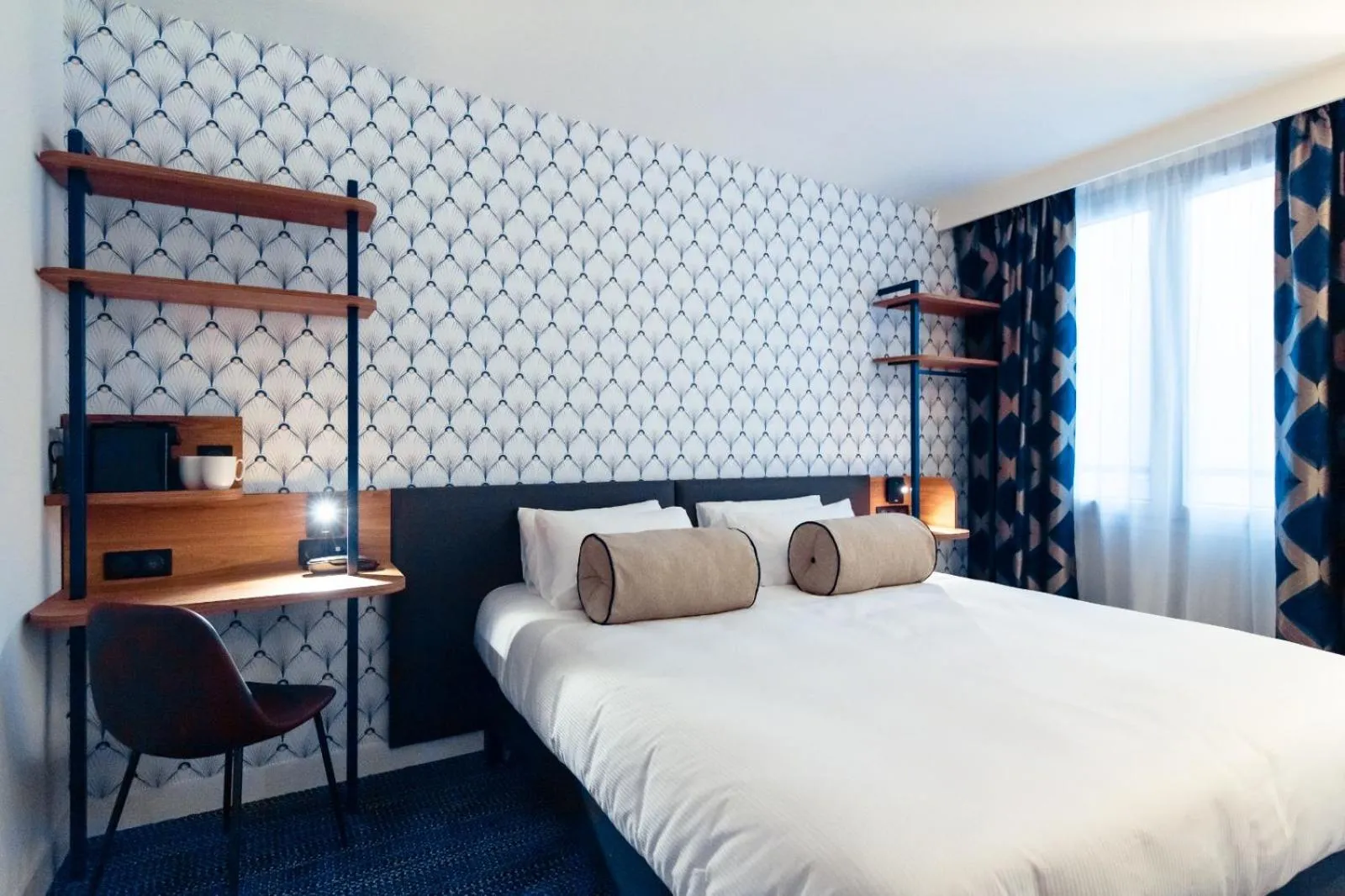 Bed in Hotel Bleu de Grenelle - Tour Eiffel