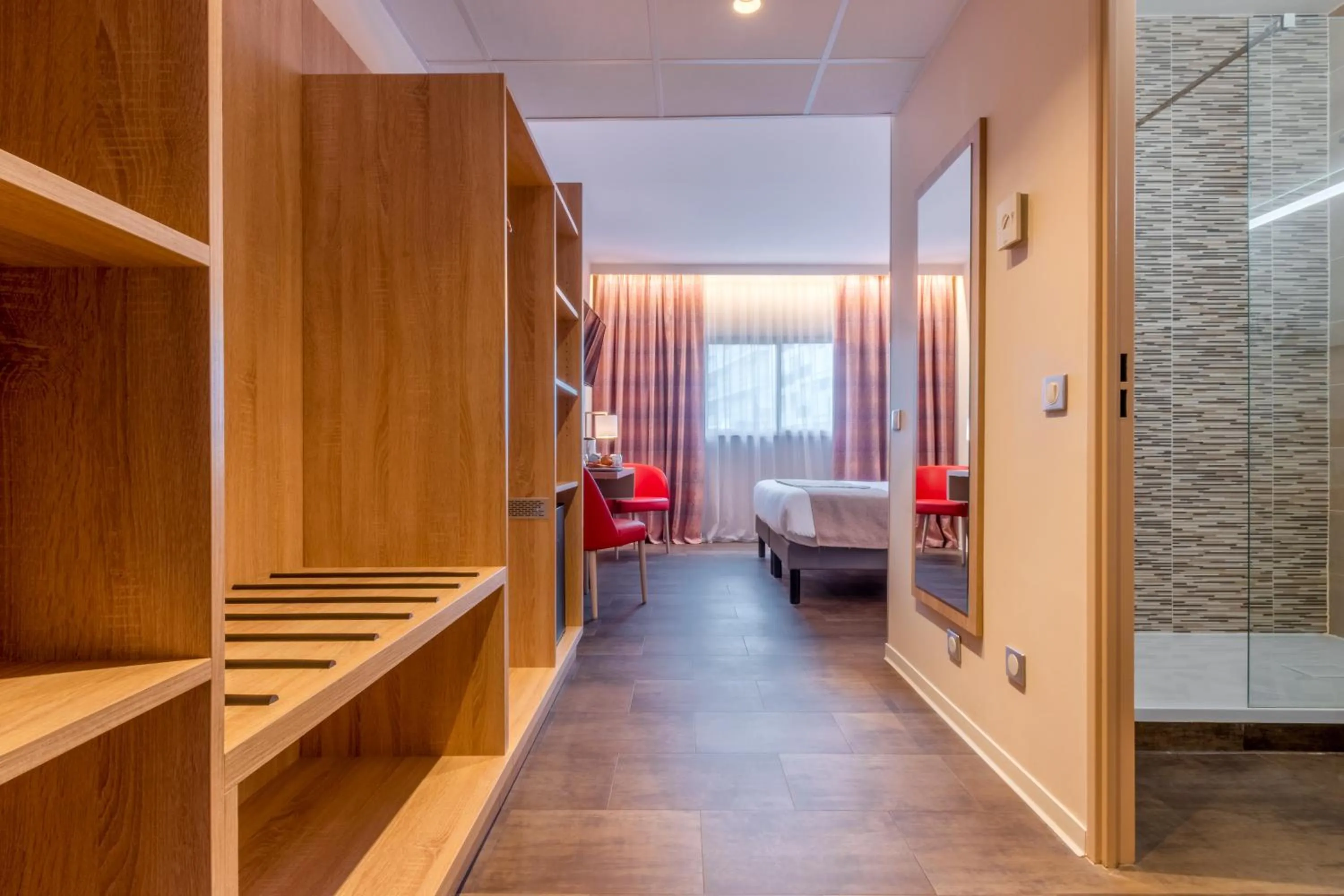 Photo of the whole room in Hôtel L'Empreinte