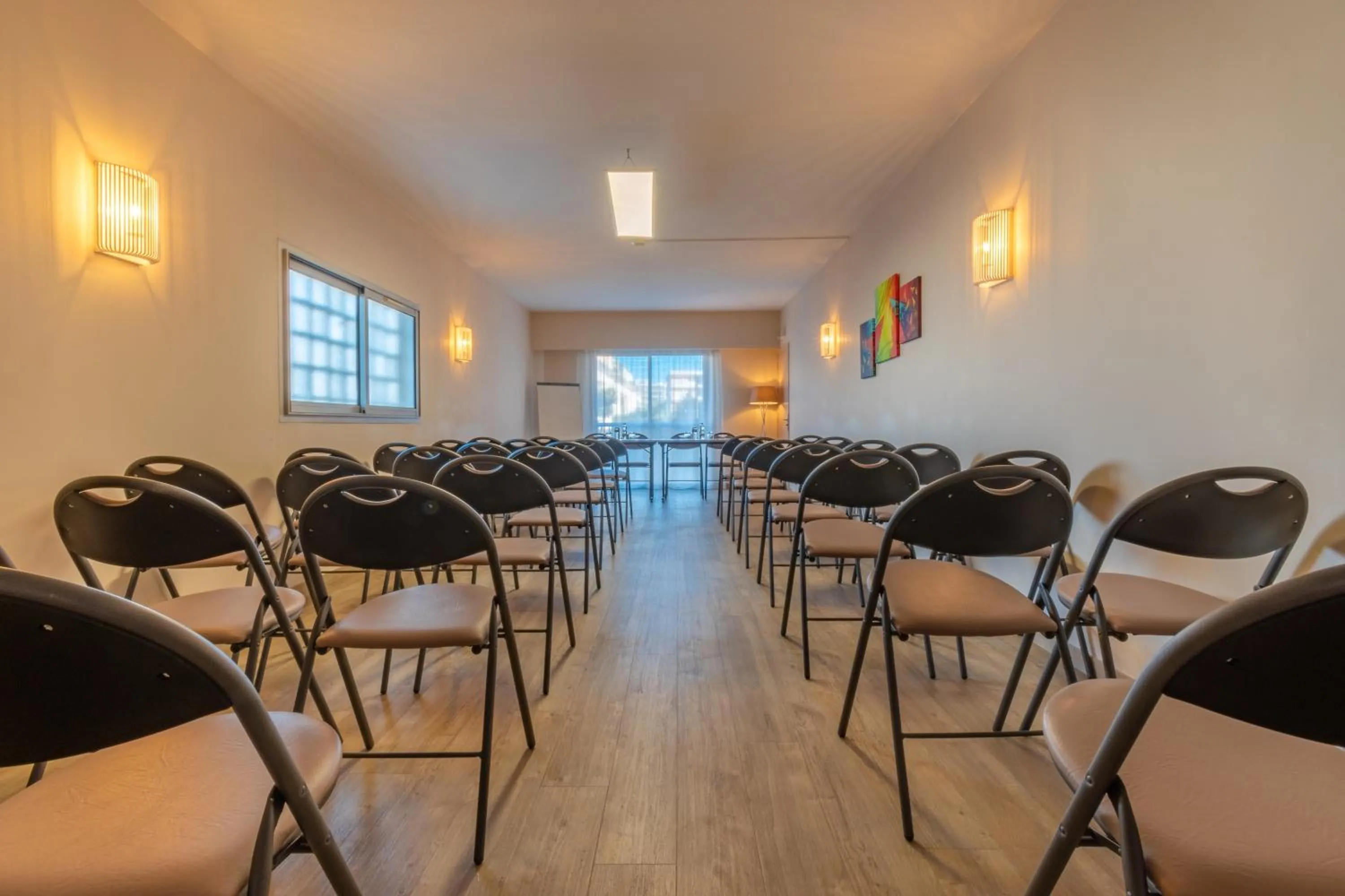 Meeting/conference room in Hôtel L'Empreinte