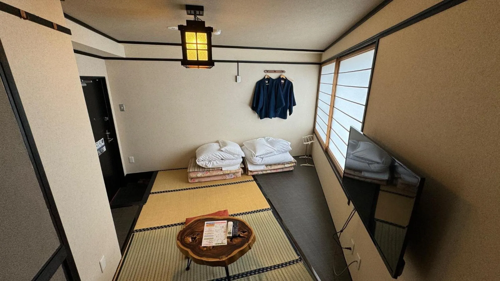Photo of the whole room in Yufuin Akarinoyado