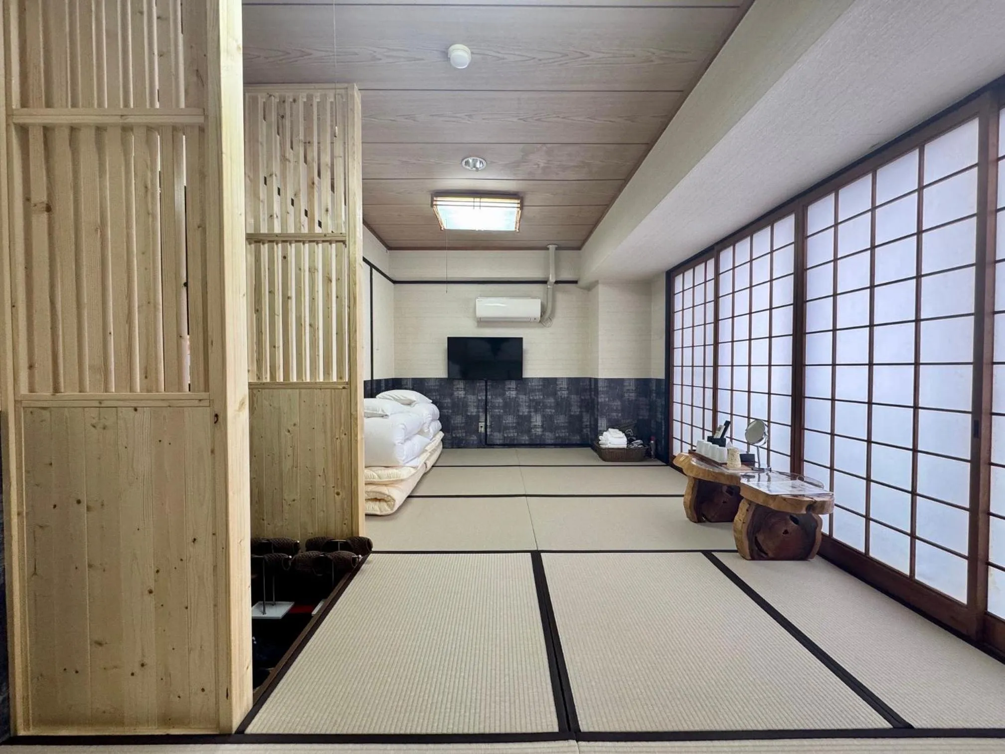 Photo of the whole room in Yufuin Akarinoyado