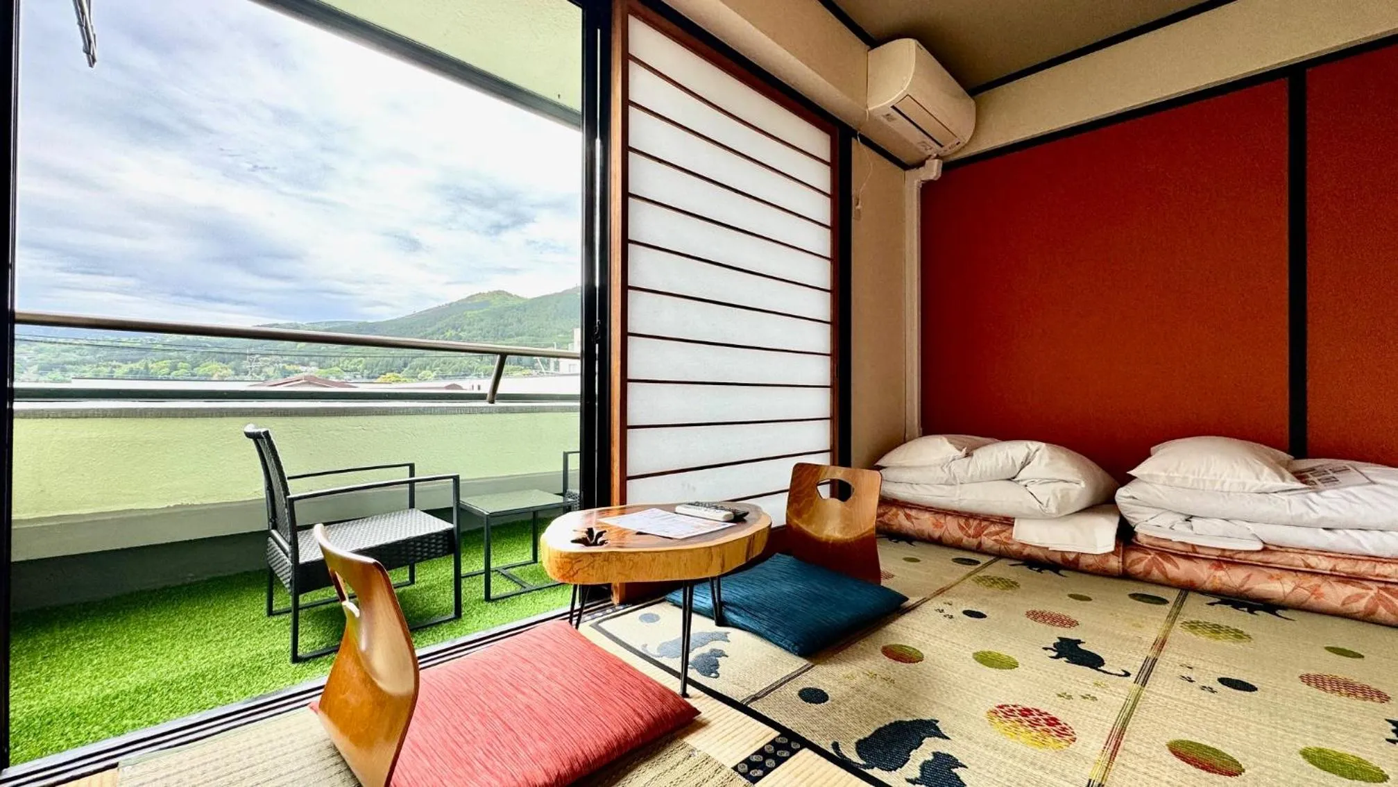 Photo of the whole room in Yufuin Akarinoyado