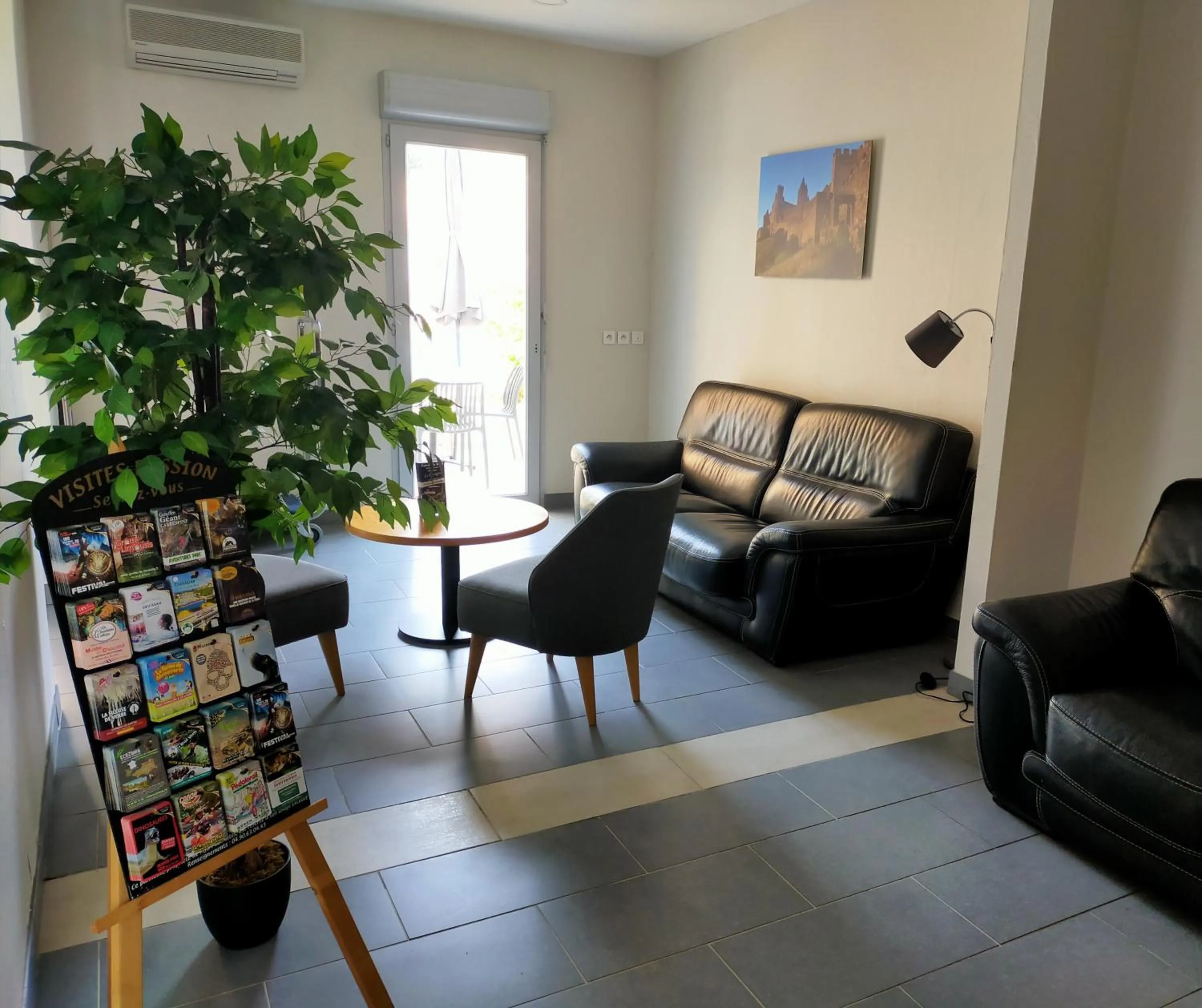 Lobby or reception in Comfort Aparthotel Carcassonne