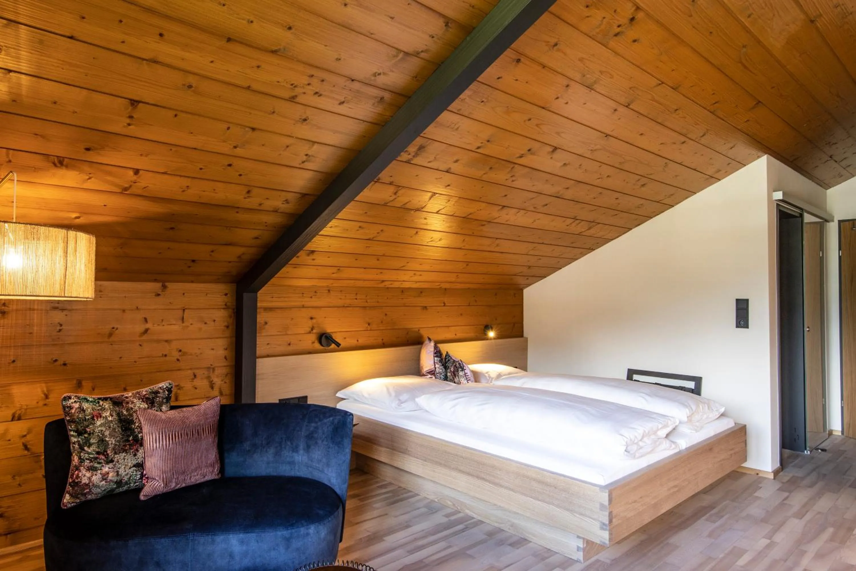 Photo of the whole room, Bed in BOUTIQUEHOTEL das edelweiss
