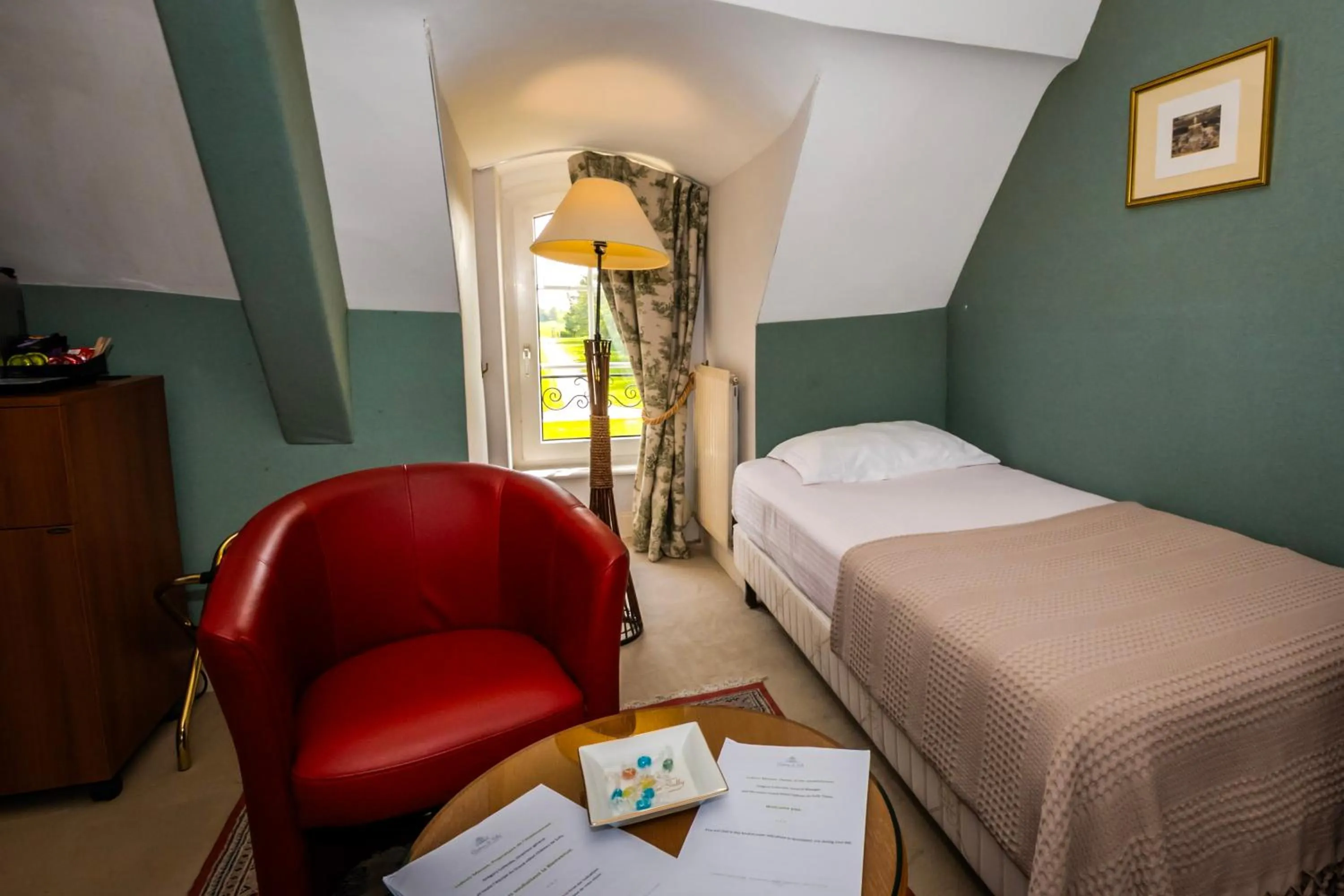 Bedroom, Bed in Grand Hôtel "Château de Sully" - Piscine & Spa -Teritoria