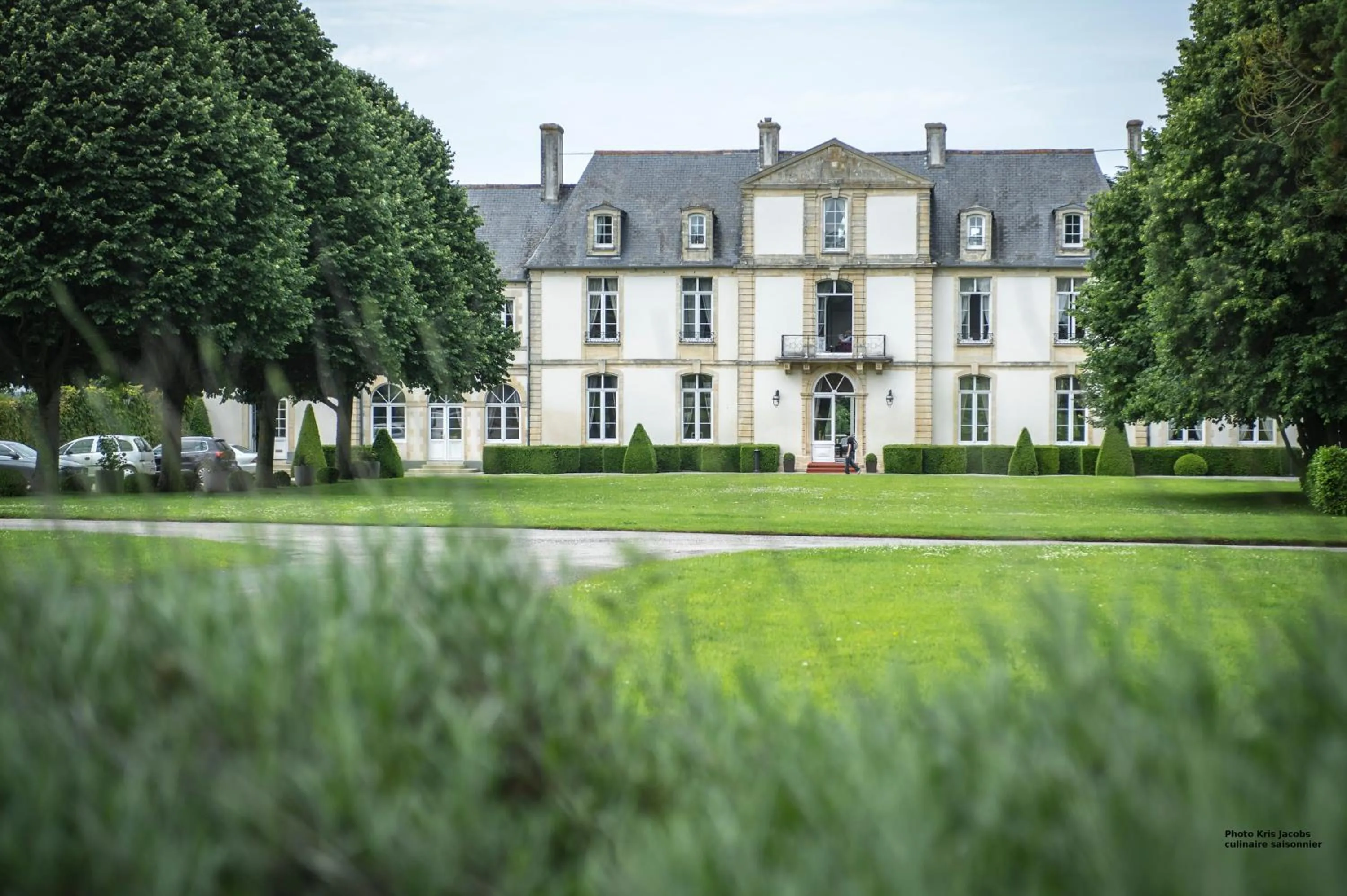 Facade/entrance in Grand Hôtel "Château de Sully" - Piscine & Spa