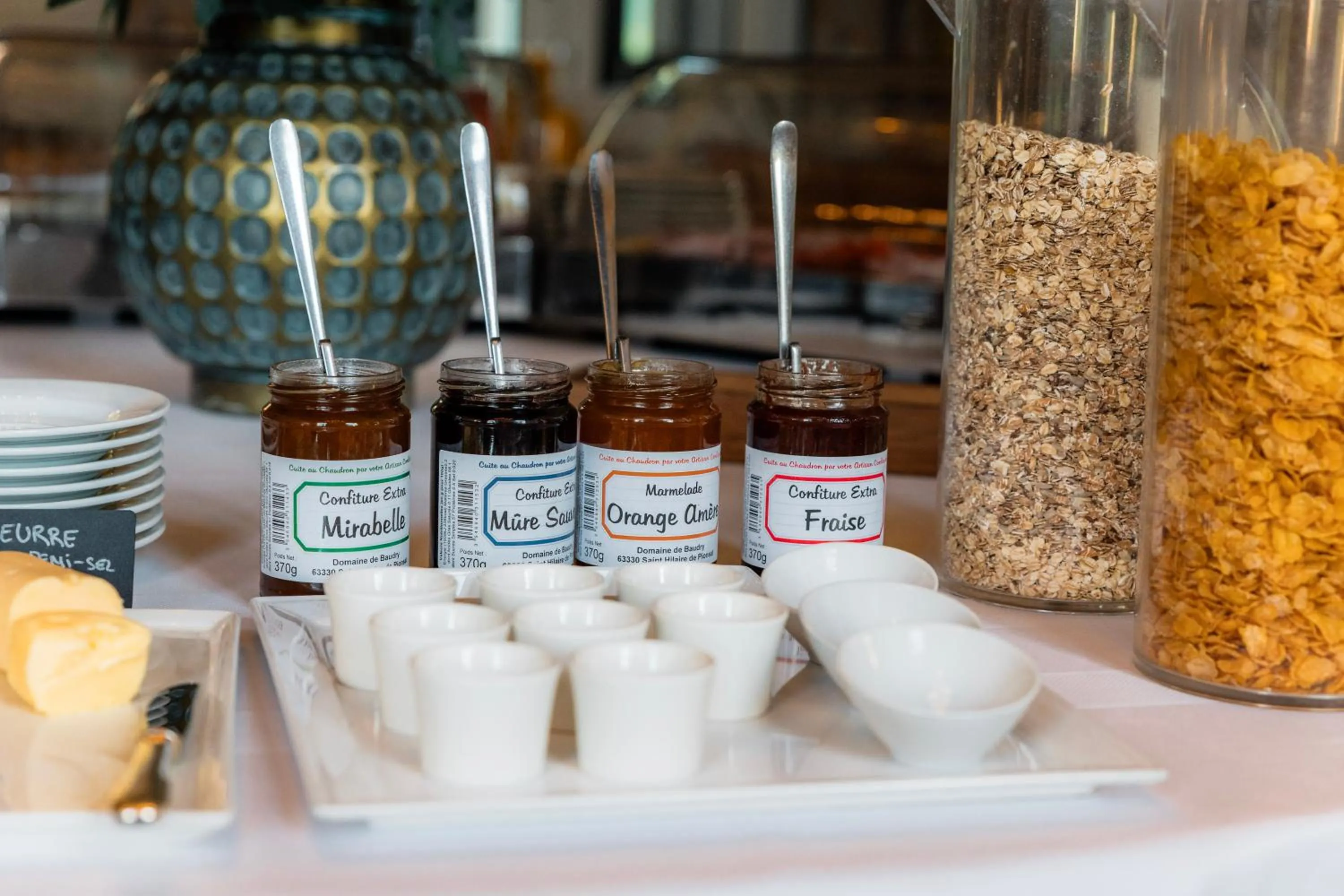 Breakfast in Grand Hôtel "Château de Sully" - Piscine & Spa -Teritoria