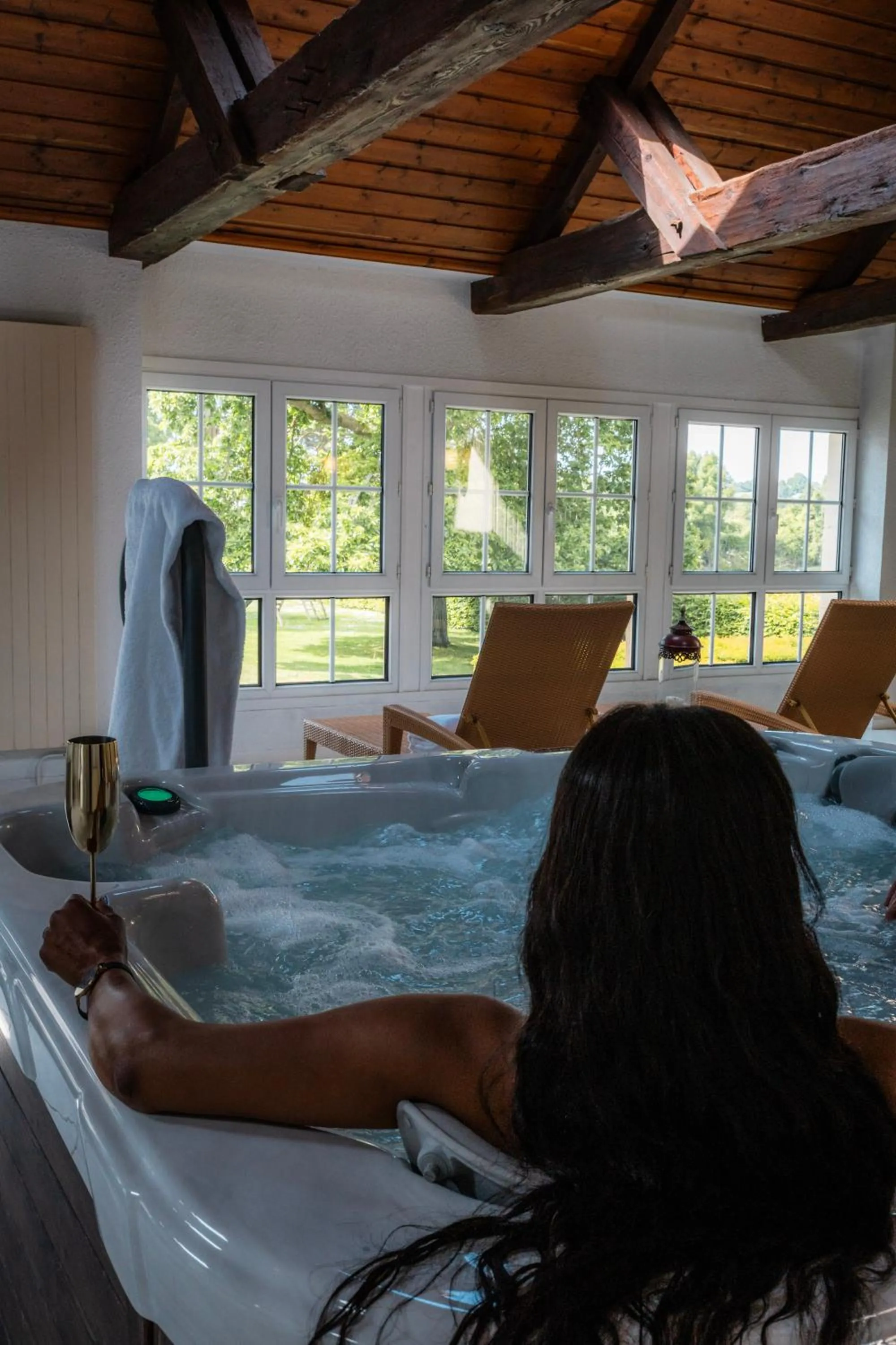 Hot Tub in Grand Hôtel "Château de Sully" - Piscine & Spa -Teritoria