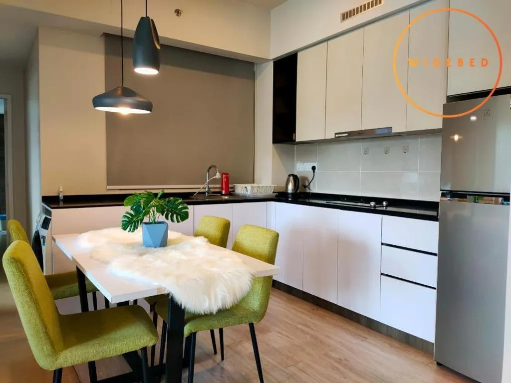 Kitchen or kitchenette in Windmill Upon Hills Genting by Widebed