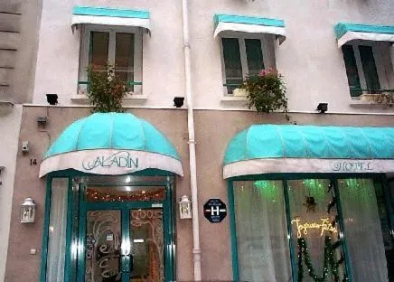 Facade/entrance in Hôtel Aladin