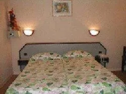 Photo of the whole room in Hôtel Aladin