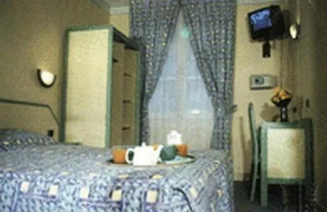 Photo of the whole room in Hôtel Aladin