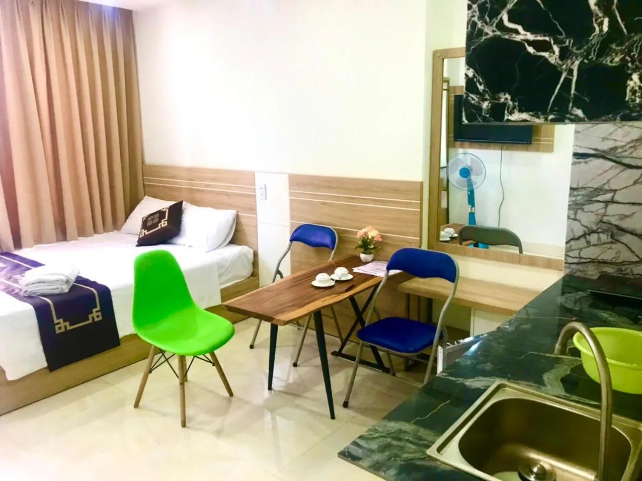 Photo of the whole room, Bed in Moschino HT