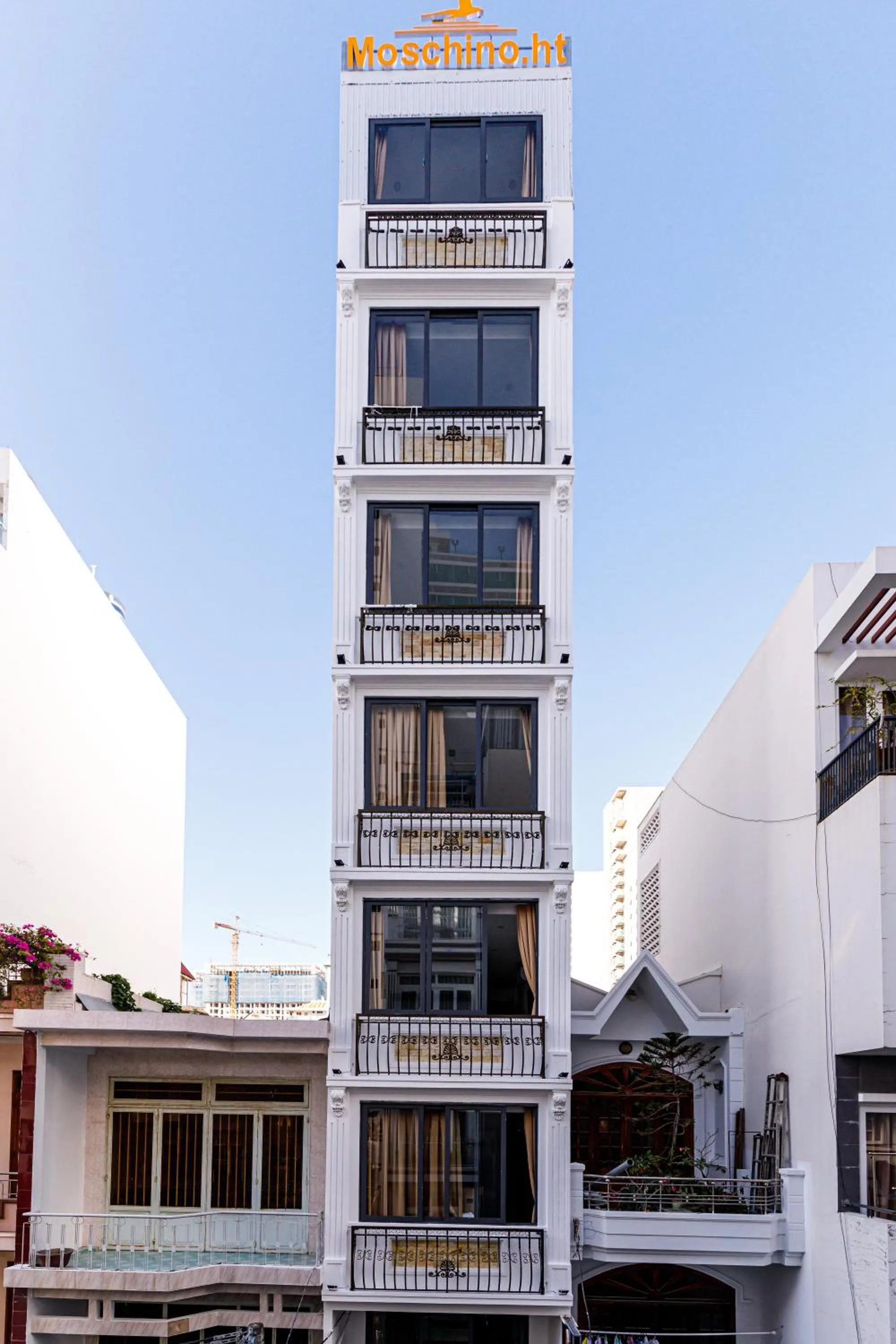 Property building in Moschino HT