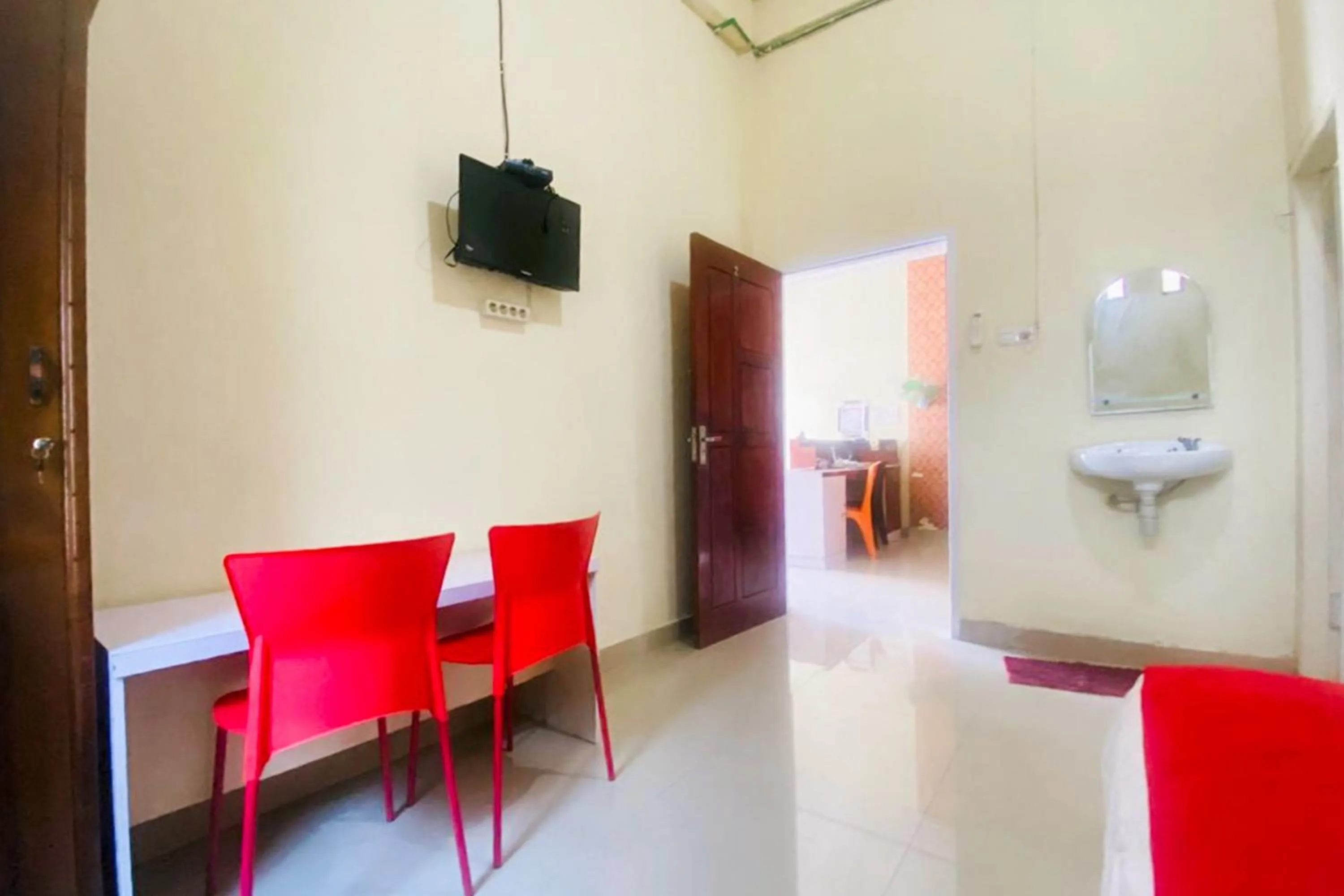 Seating area in RedDoorz Syariah at Diva Residen Kasturi 1