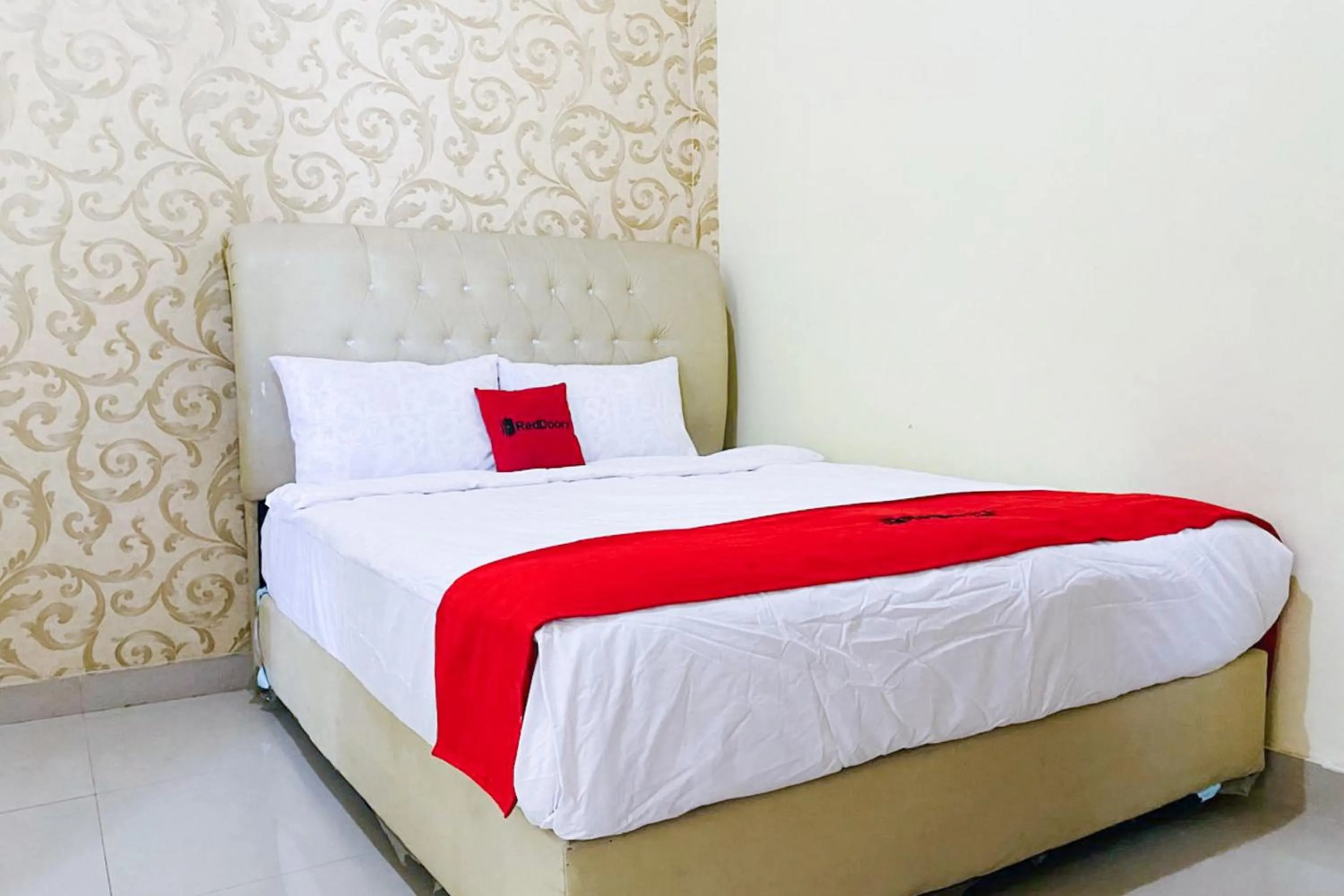 Bedroom, Bed in RedDoorz Syariah at Diva Residen Kasturi 1