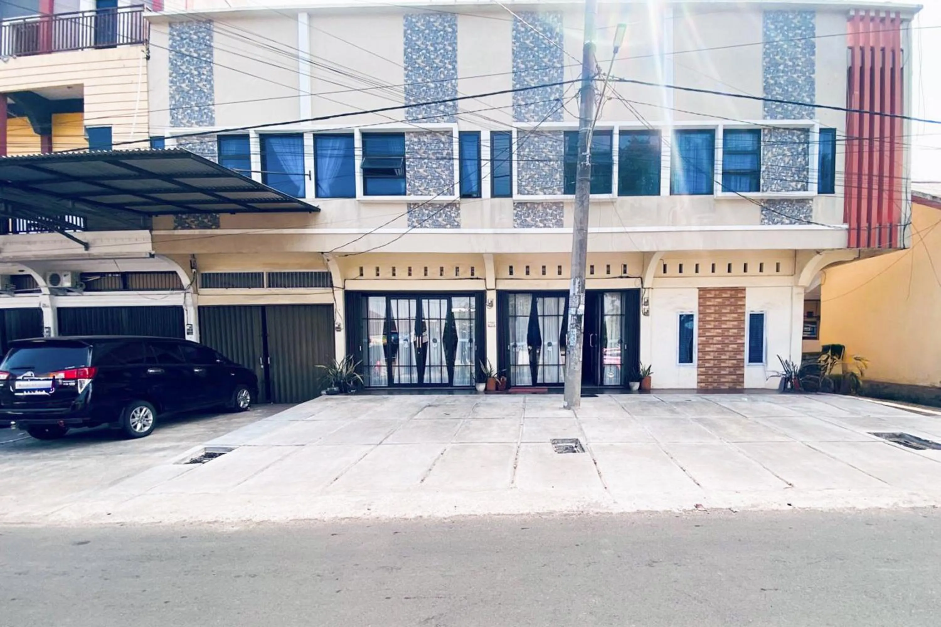 Facade/entrance in RedDoorz Syariah at Diva Residen Kasturi 1