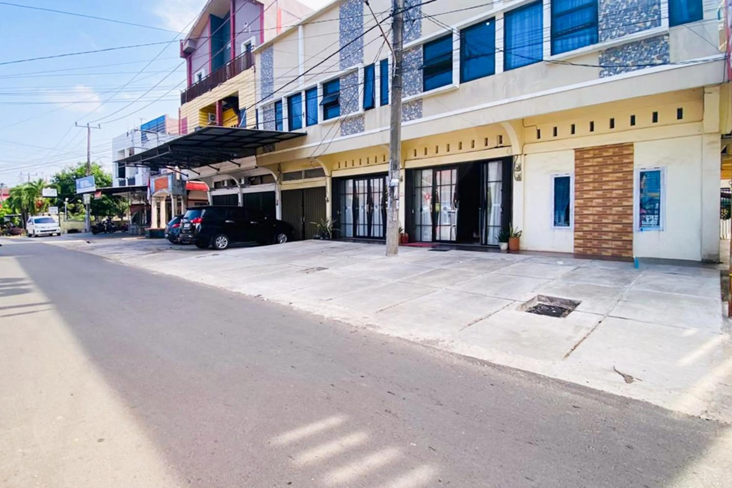 Facade/entrance in RedDoorz Syariah at Diva Residen Kasturi 1