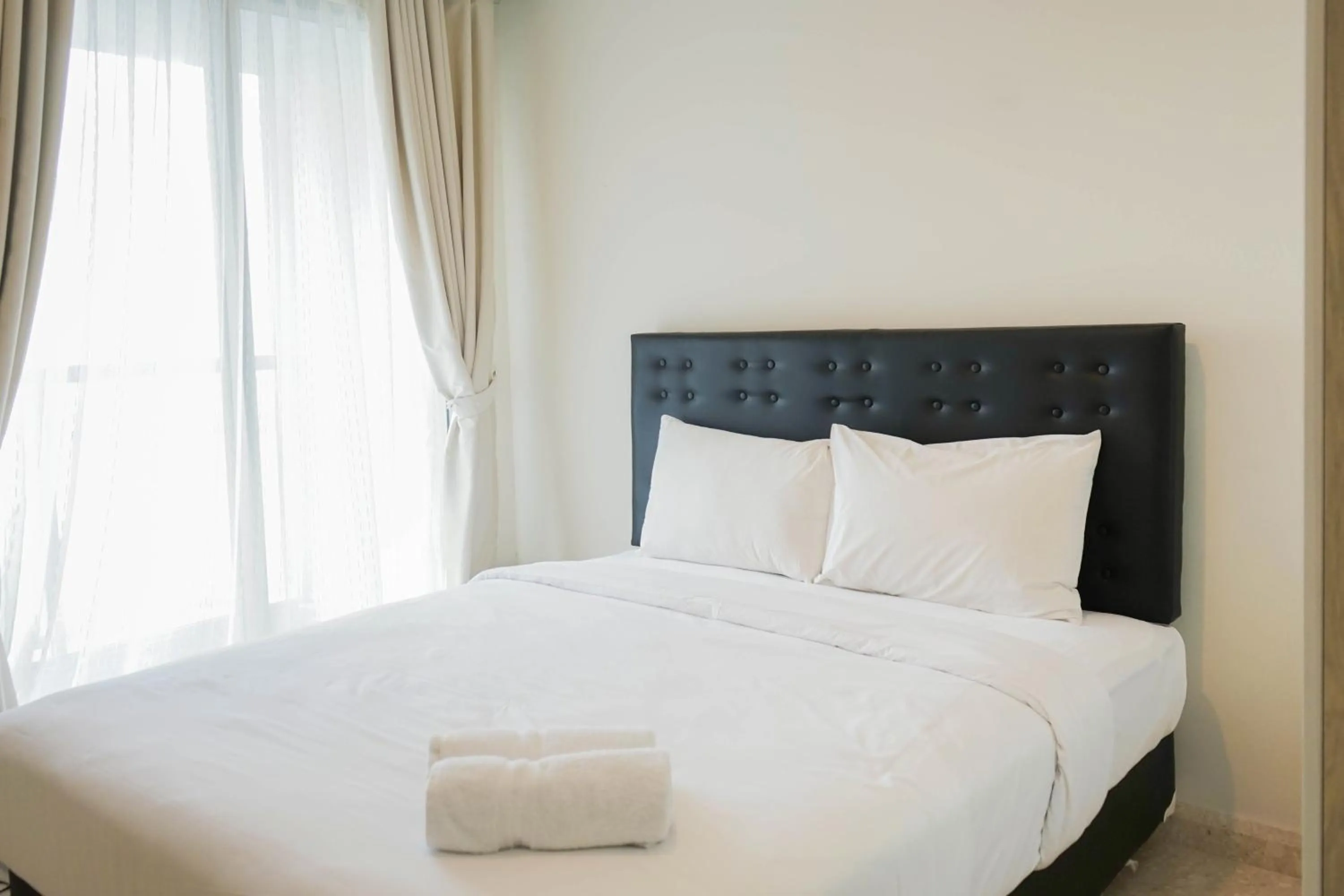 New Furnished Studio with Sea View at Gold Coast Apartment By Travelio