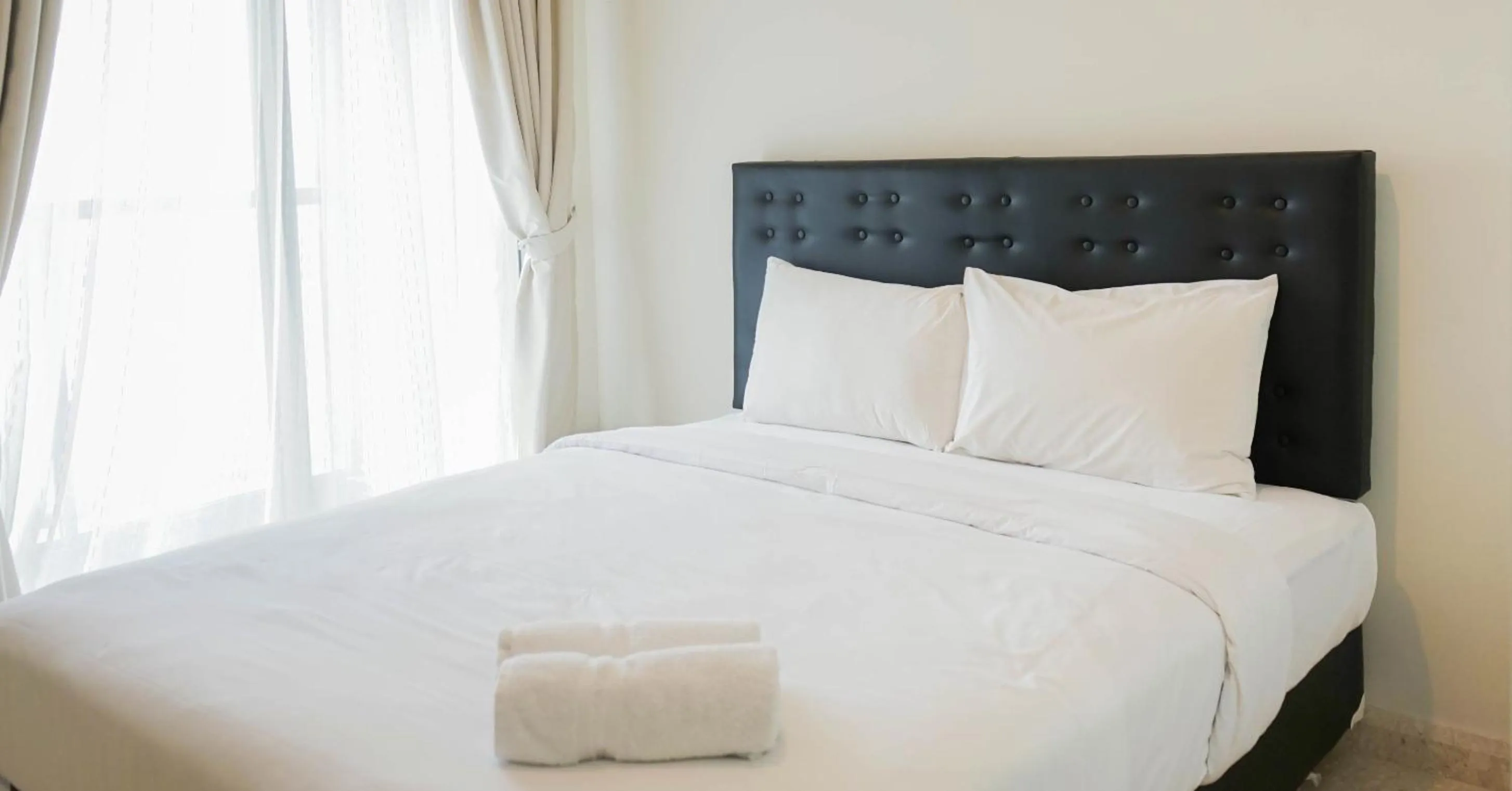 New Furnished Studio with Sea View at Gold Coast Apartment By Travelio