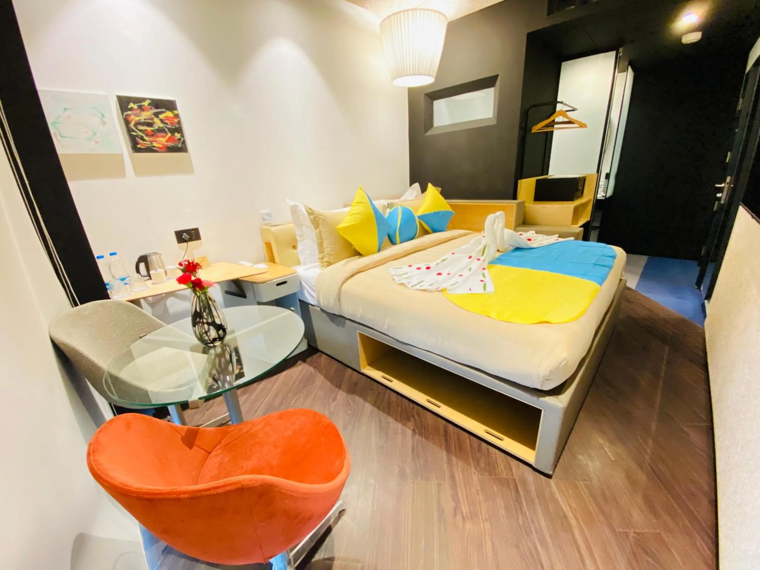 Seating area, Bed in NUO By juSTa