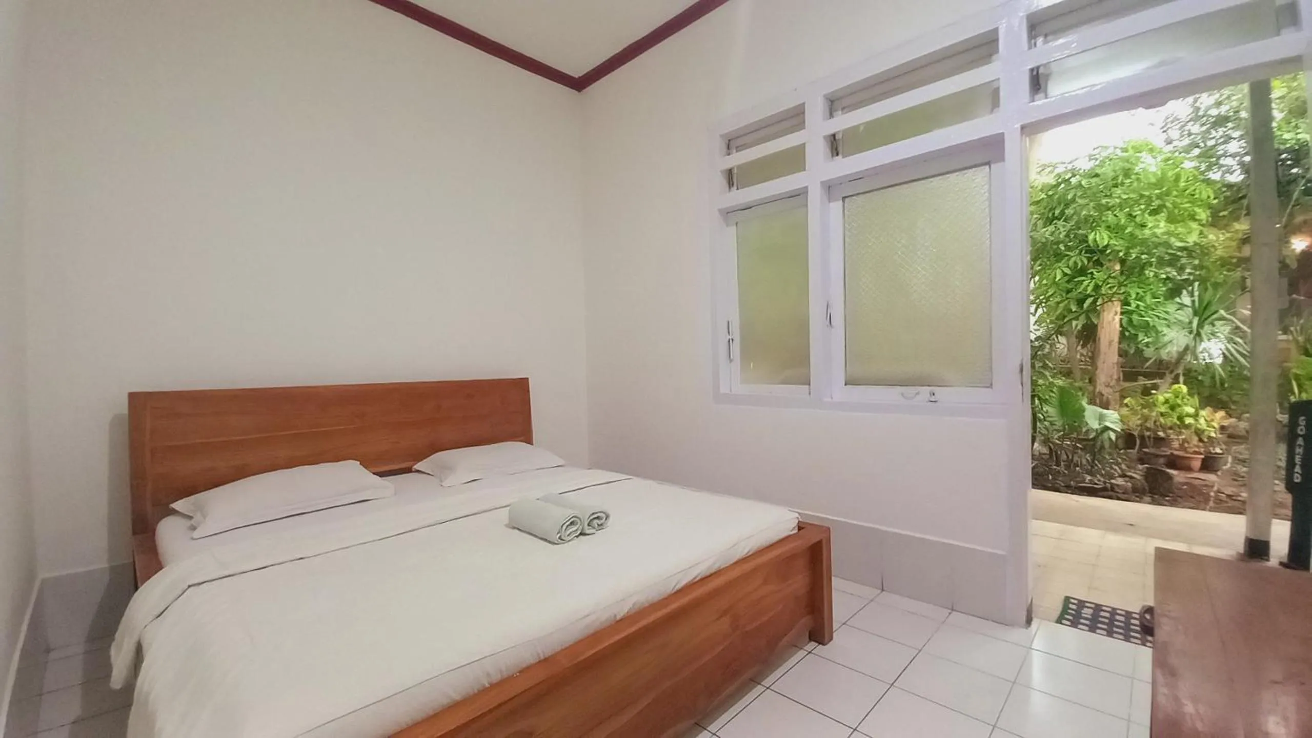 View (from property/room), Bed in Bajo Hotel