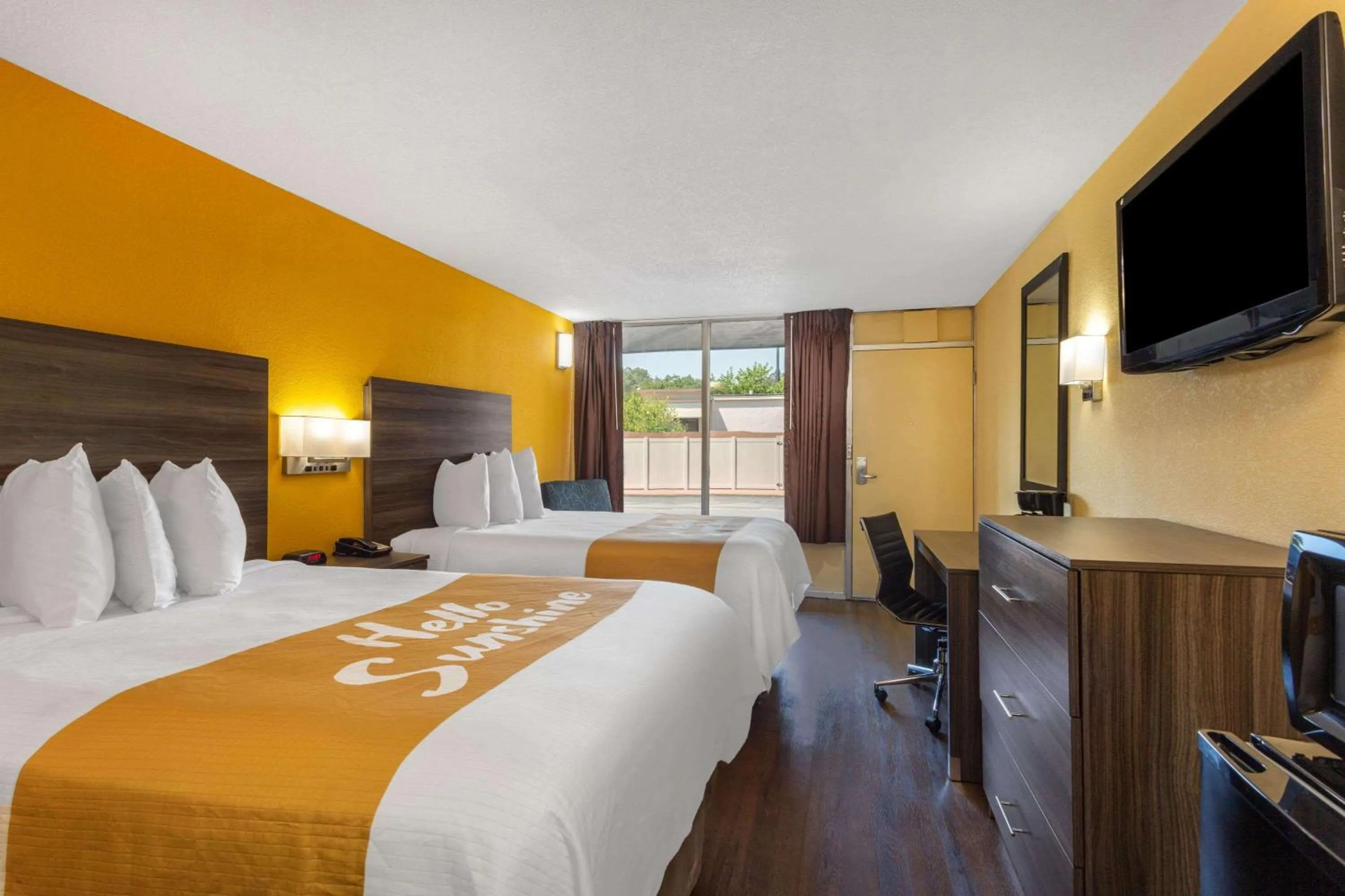 Photo of the whole room, Bed in Days Inn by Wyndham Hampton Near Coliseum Convention Center