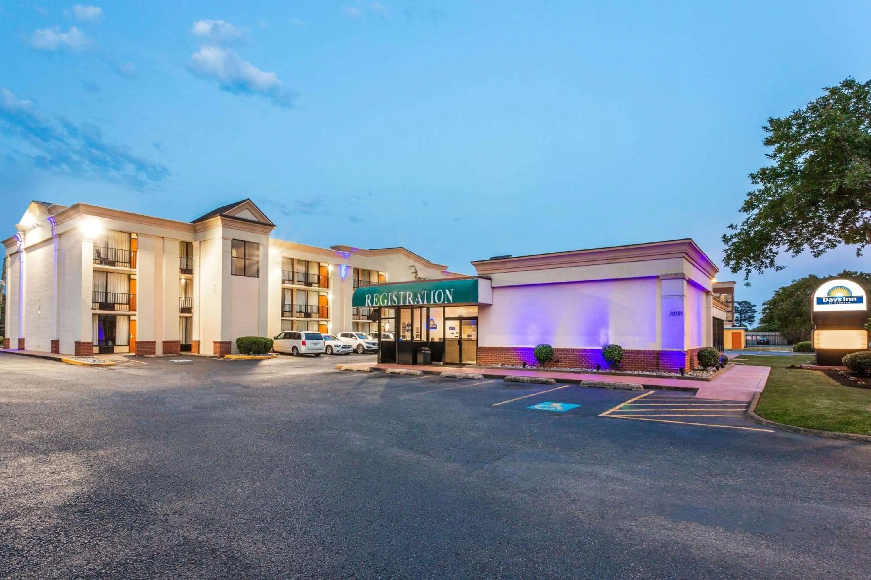 Property building in Days Inn by Wyndham Hampton Near Coliseum Convention Center