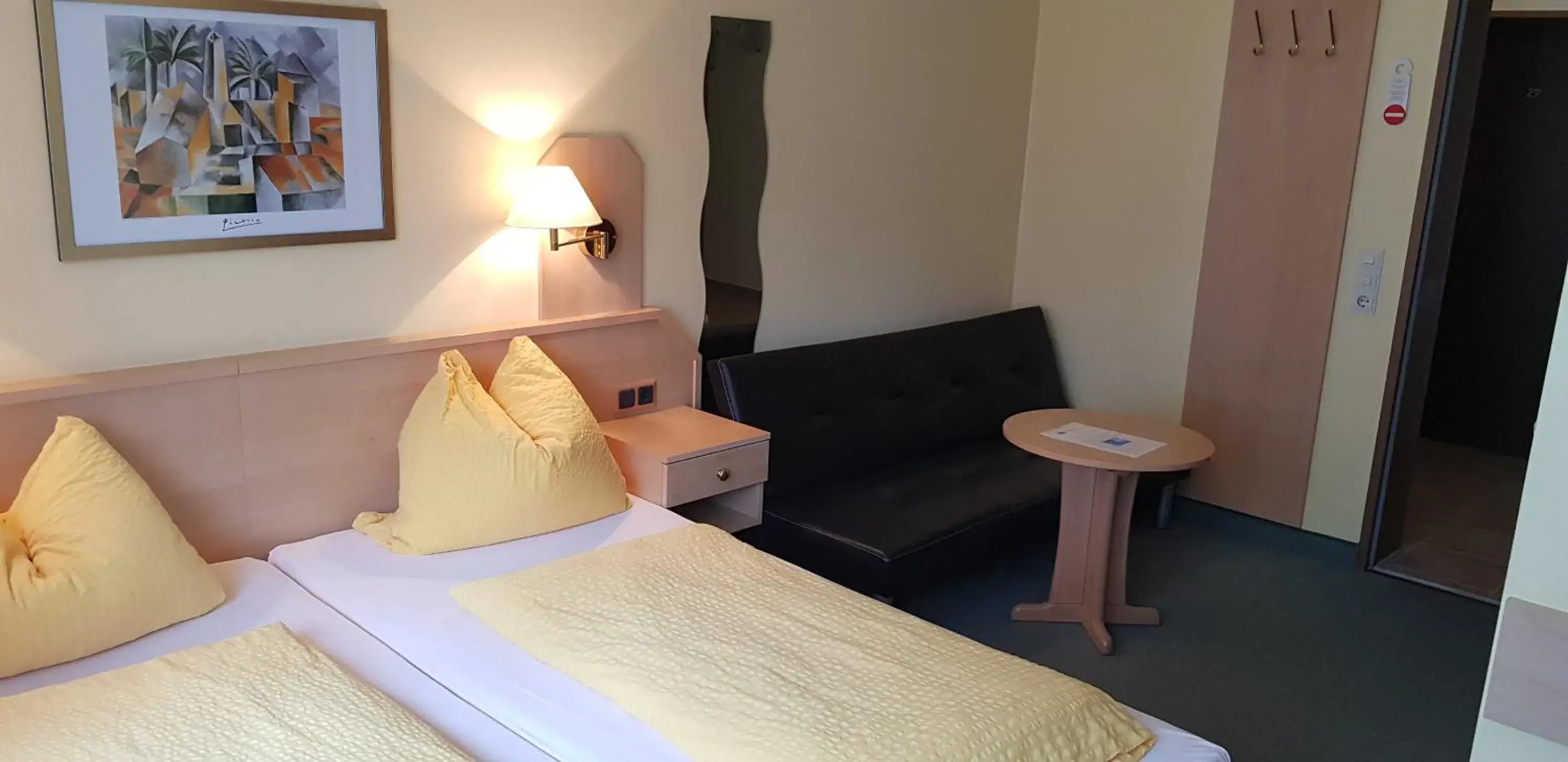 Comfort Double Room in Panorama Hotel Pension Frohnau Comfort Double Room in Panorama Hotel Pension Frohnau