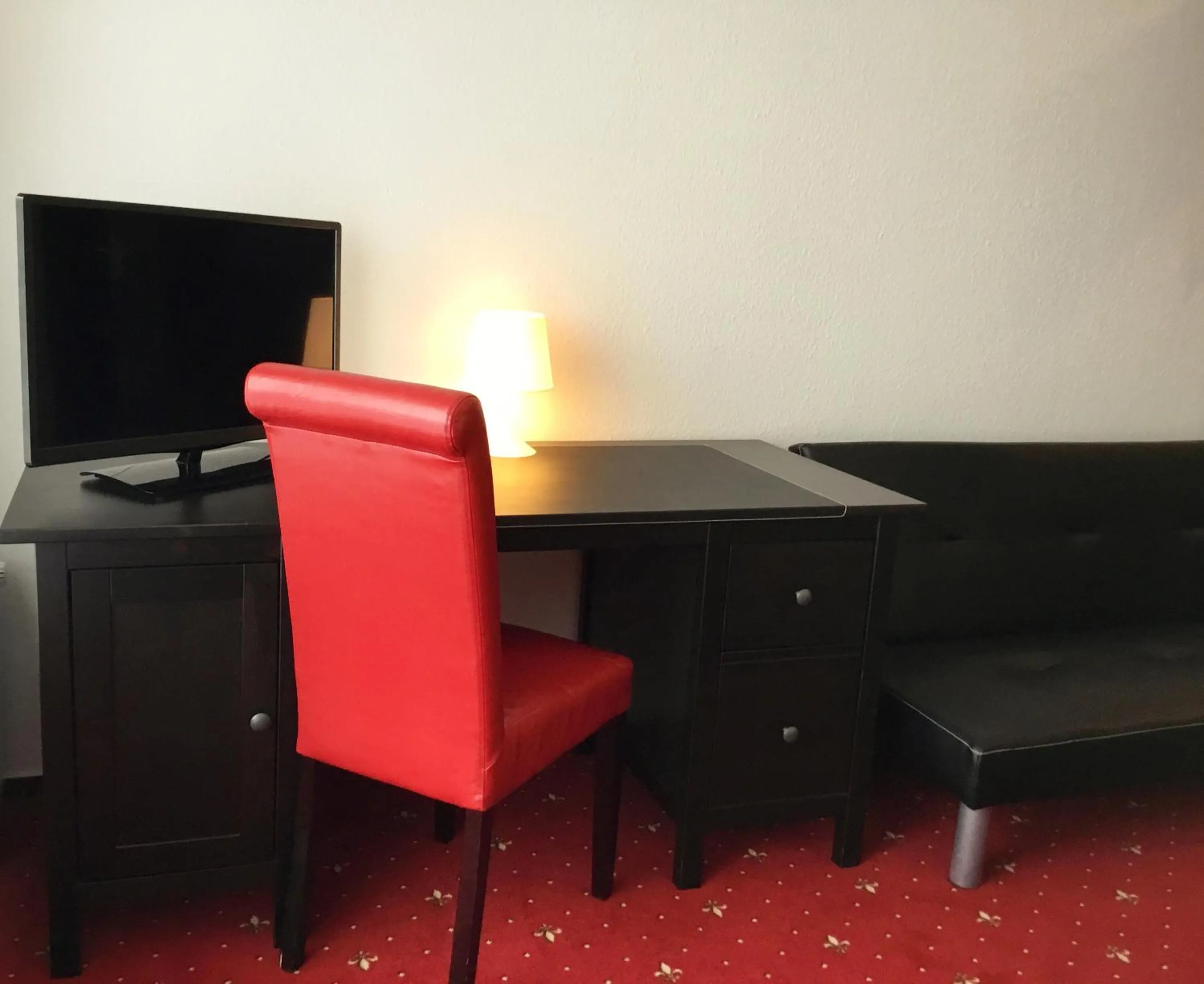 TV and multimedia in Panorama Hotel Pension Frohnau