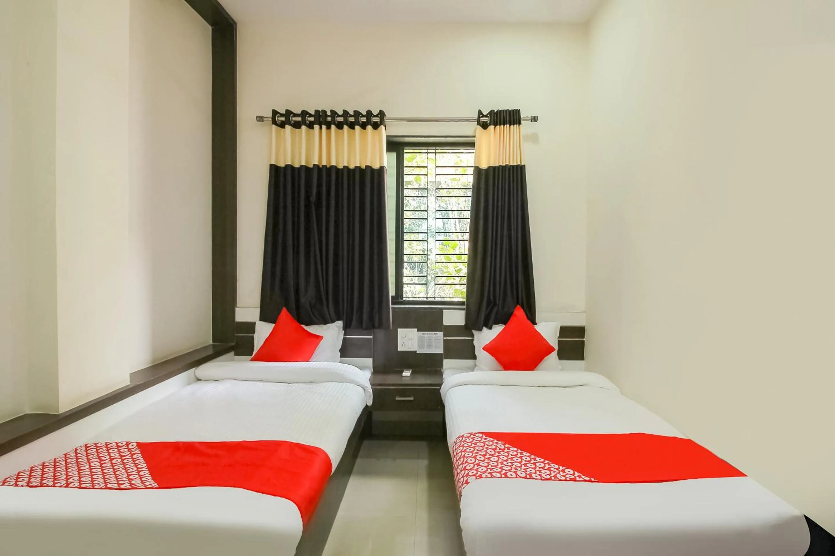 Bedroom, Bed in Hotel O Unique Inn