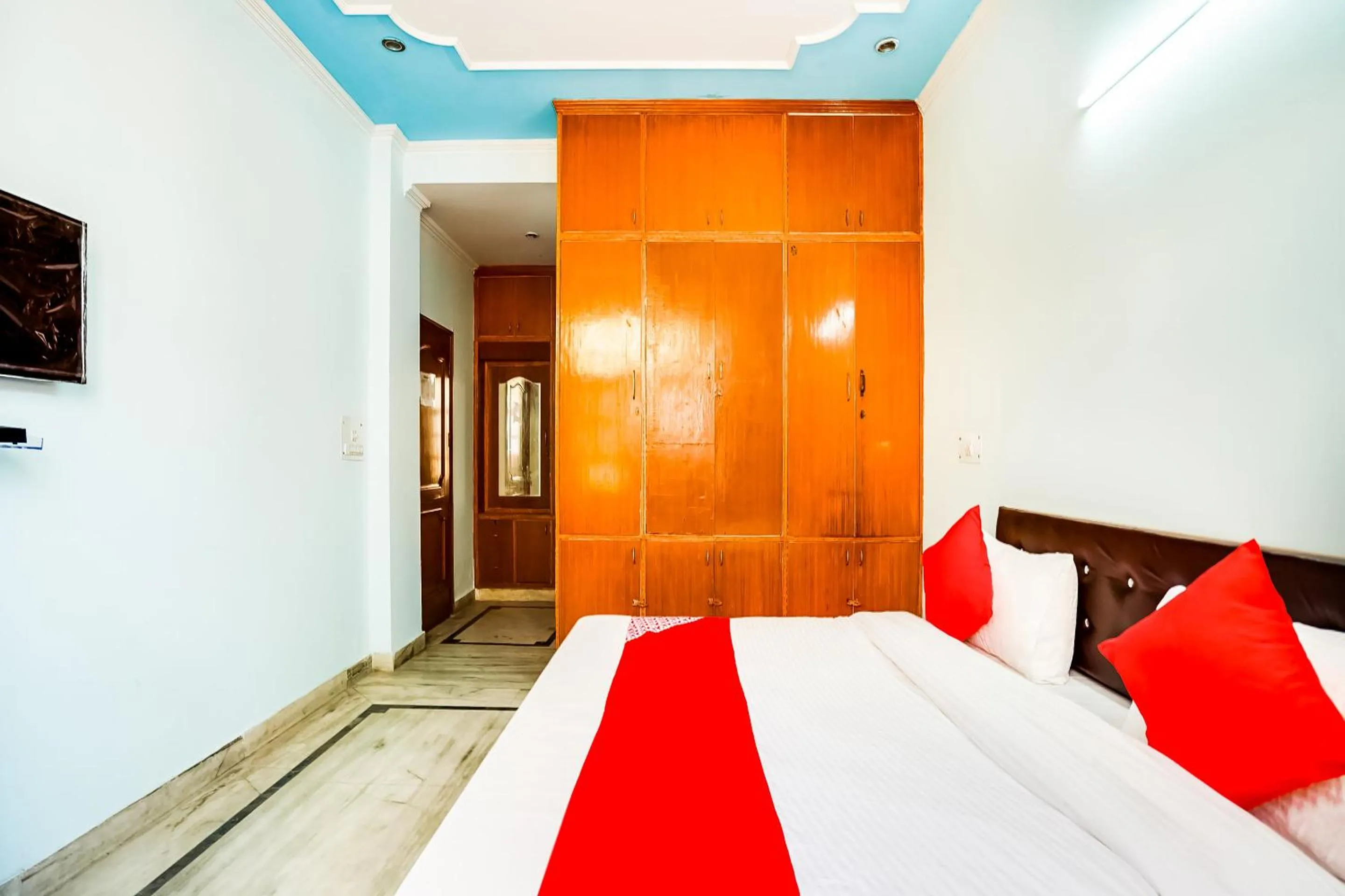 Bedroom, Bed in Hotel O Royal Inn