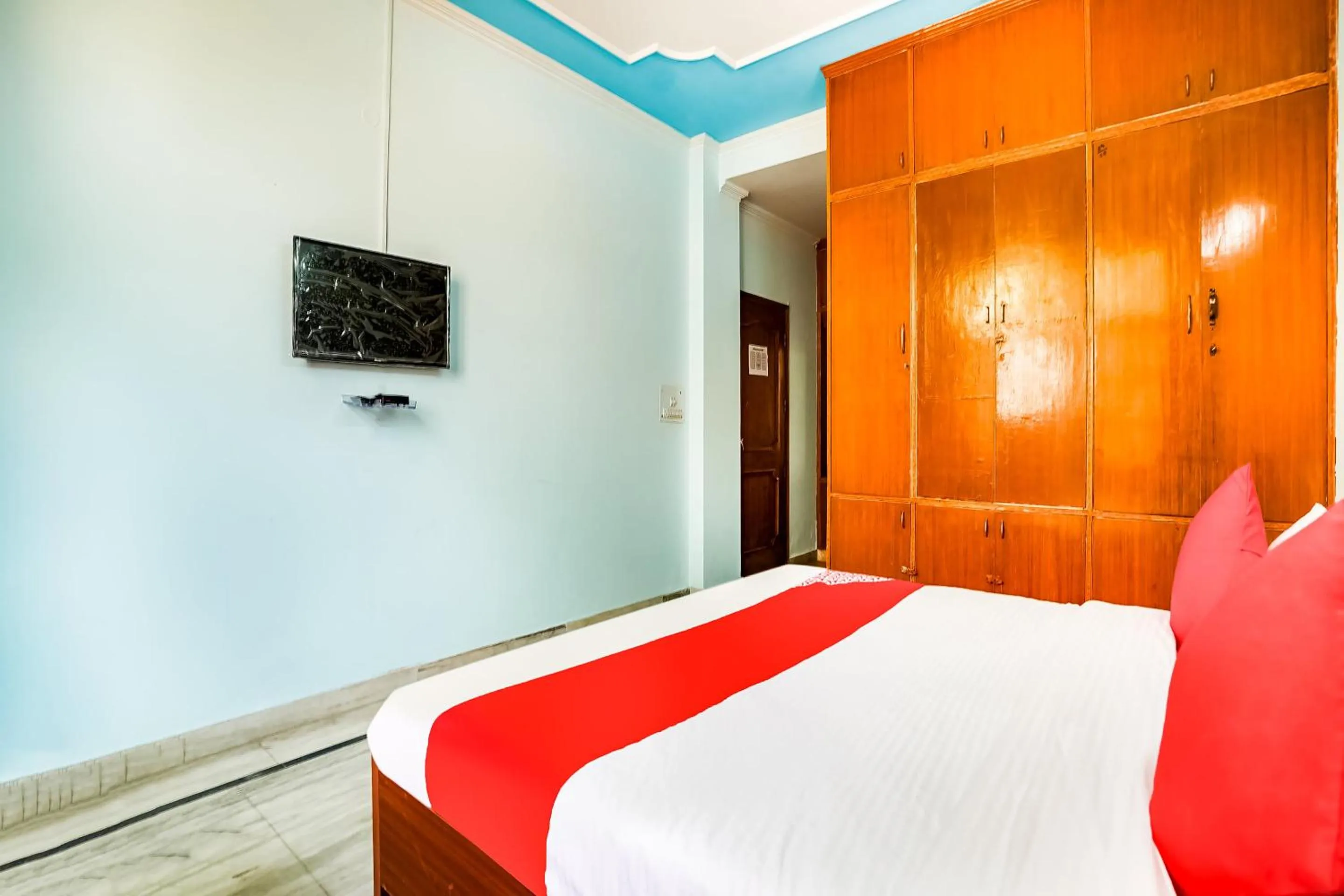 Bedroom, Bed in Hotel O Royal Inn