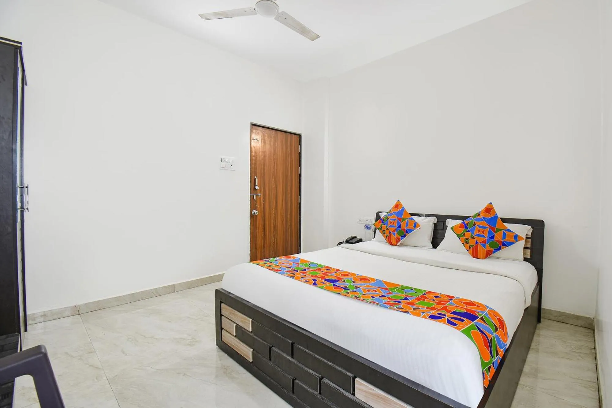 Living room, Bed in Via Shivsai Palace - Nr Shree Krishna Temple