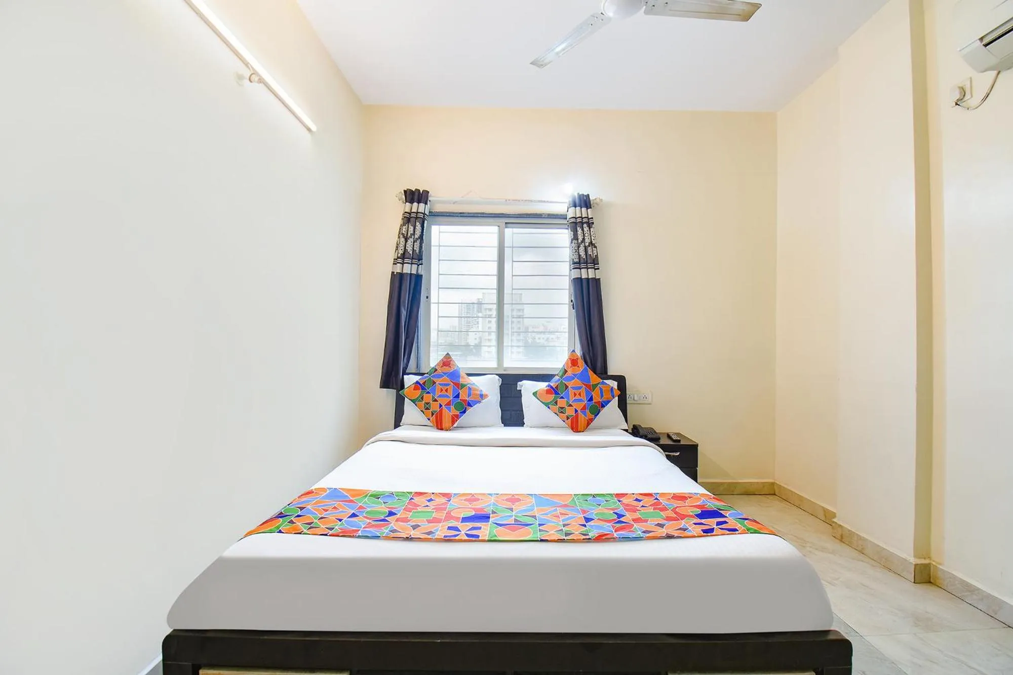 Bed in Via Shivsai Palace - Nr Shree Krishna Temple