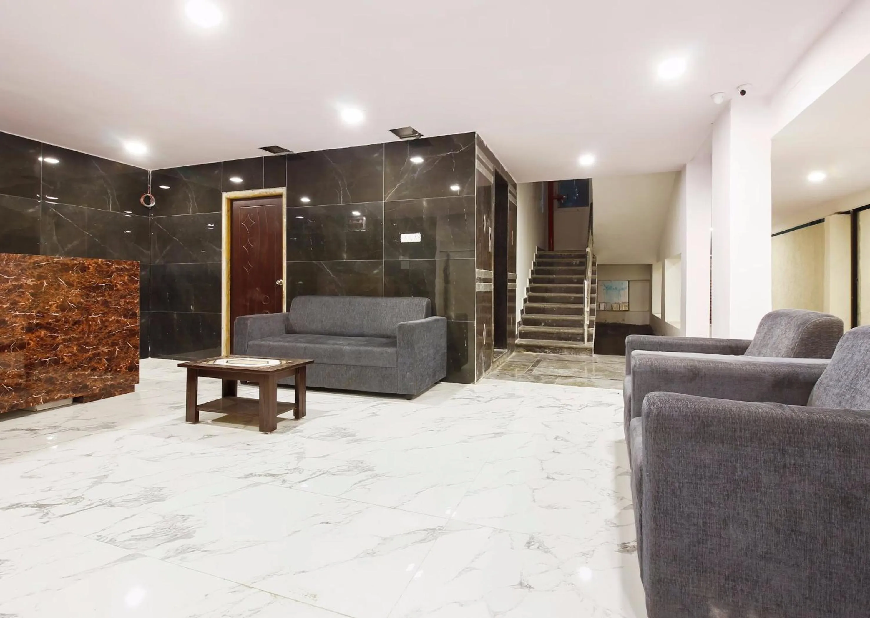 Lobby or reception in Capital O Che Sigma Hotel