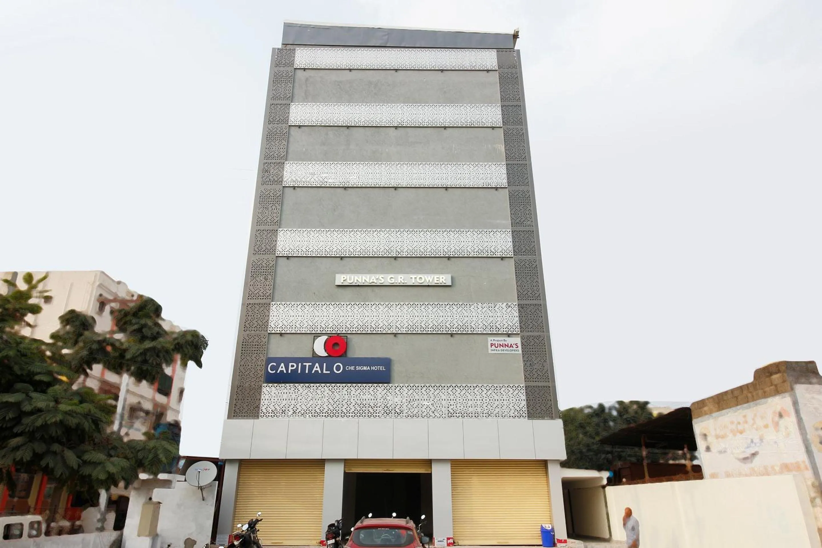 Facade/entrance in Capital O Che Sigma Hotel