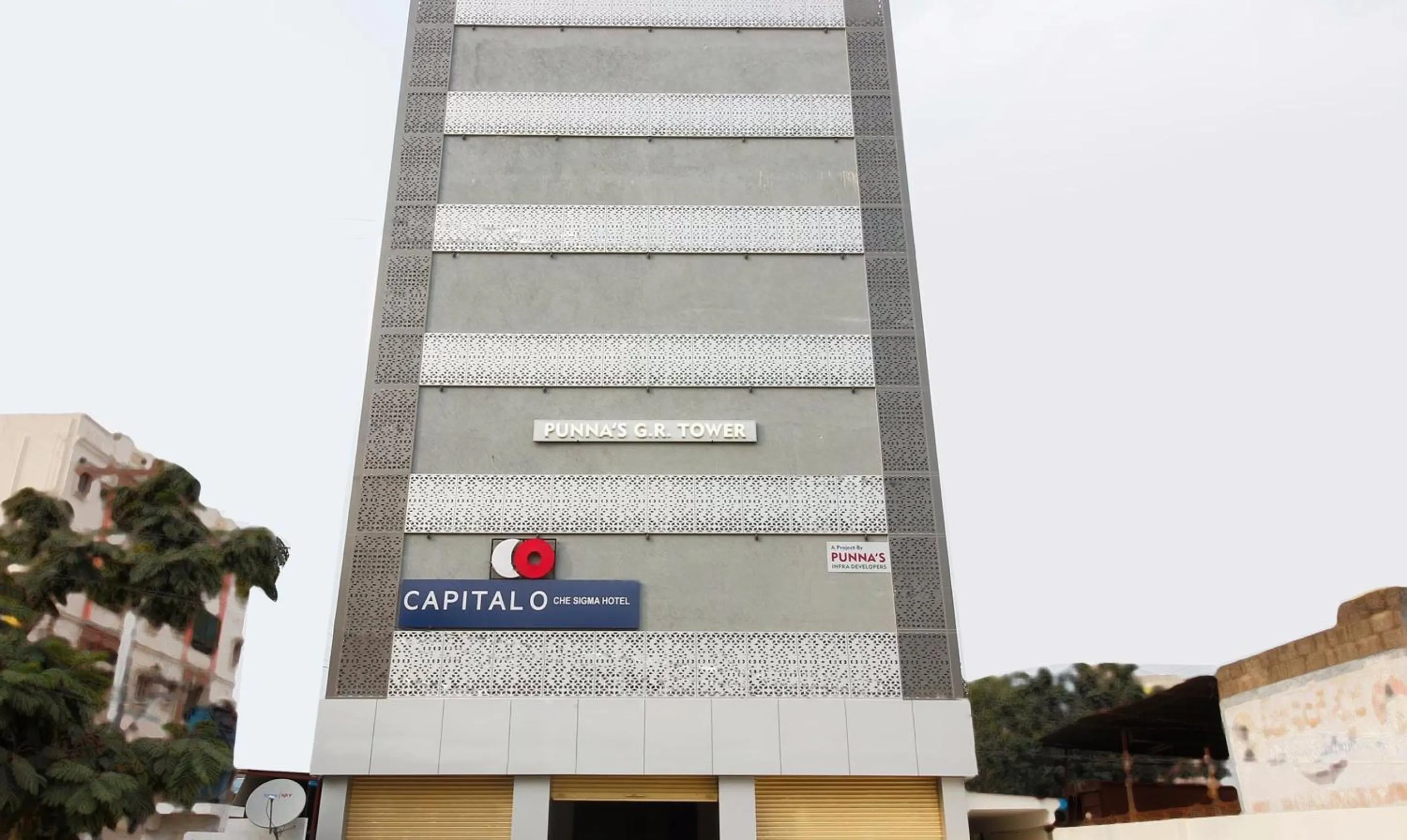 Facade/entrance in Capital O Che Sigma Hotel