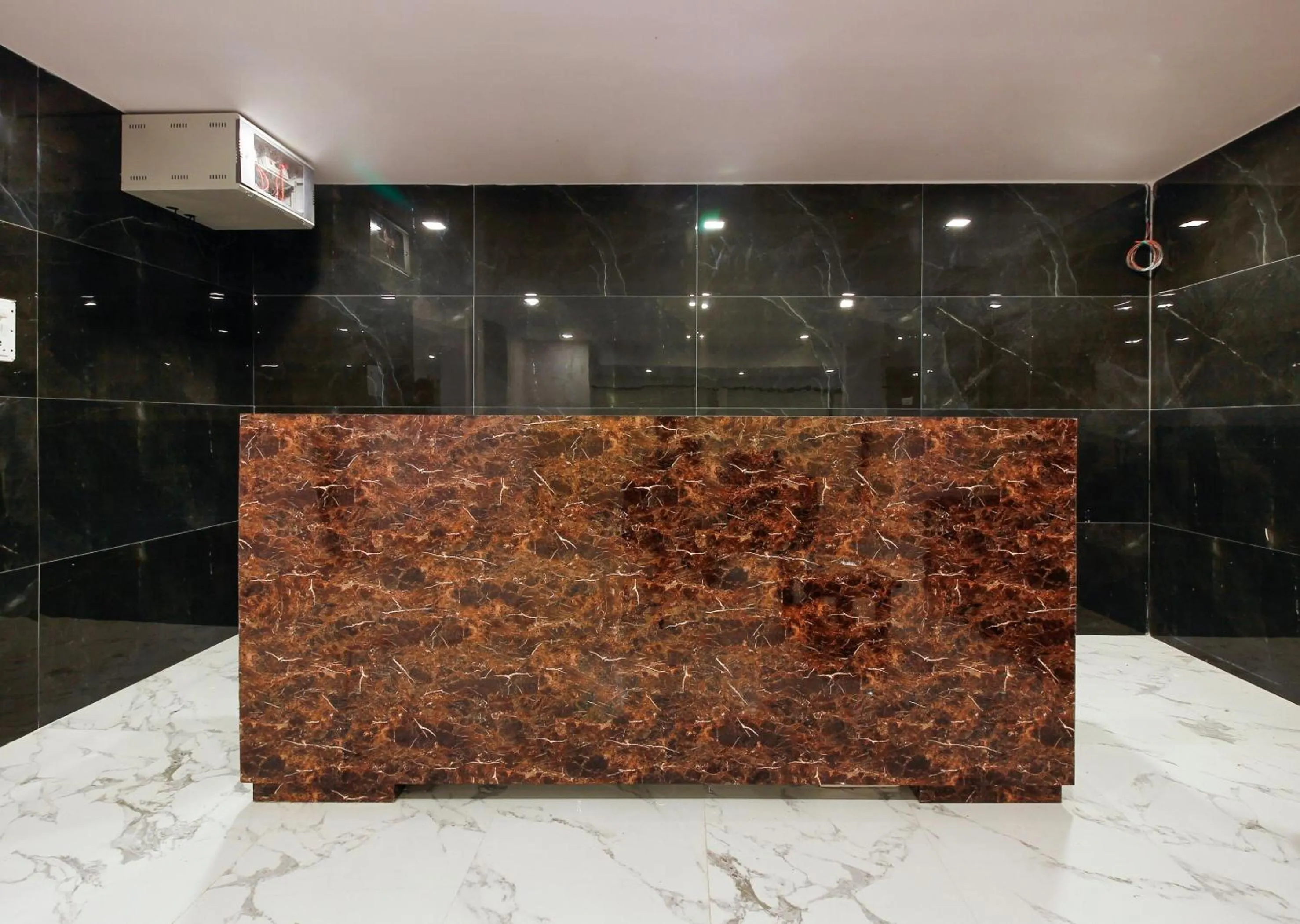 Lobby or reception in Capital O Che Sigma Hotel