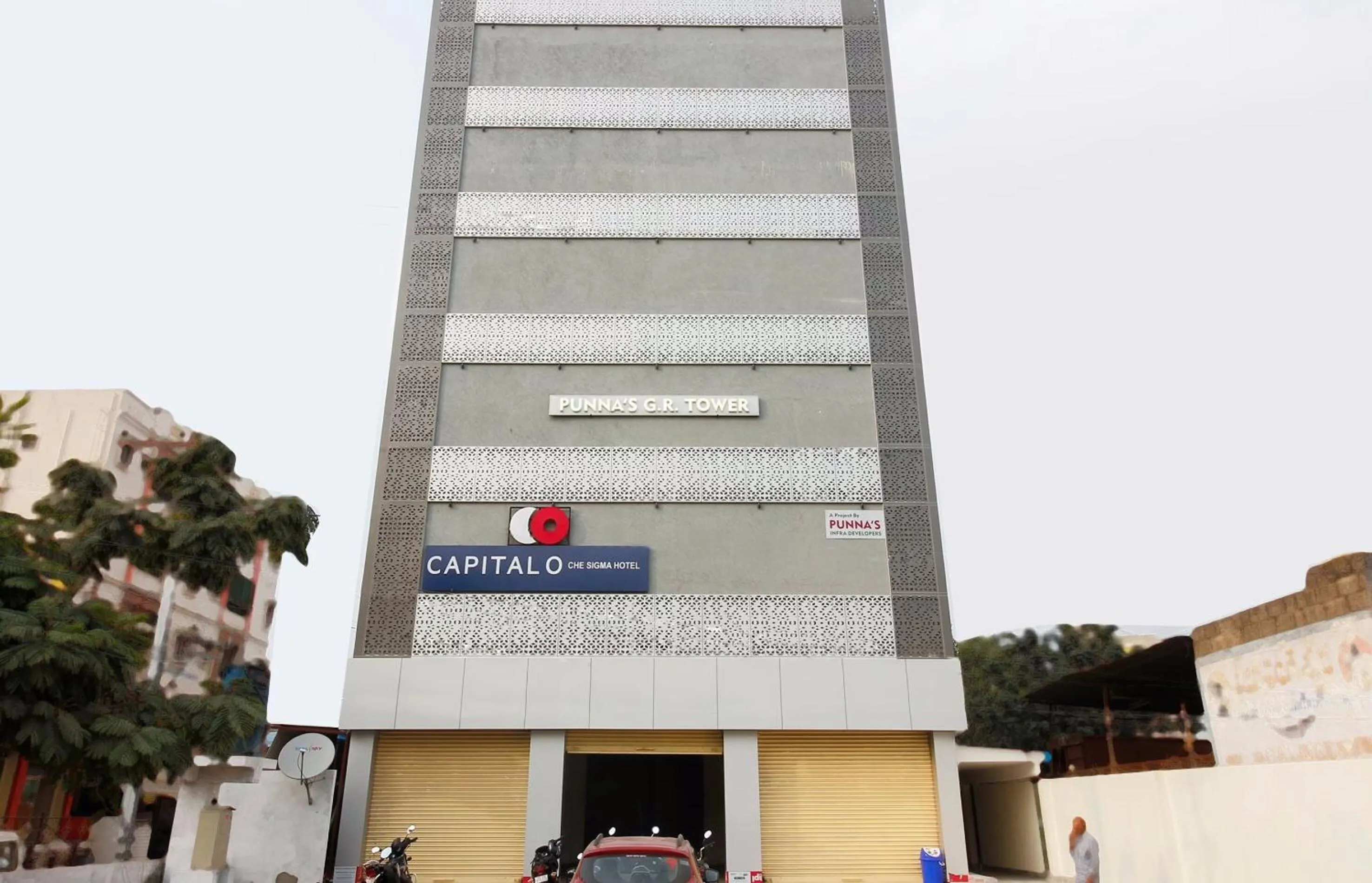 Facade/entrance in Capital O Che Sigma Hotel