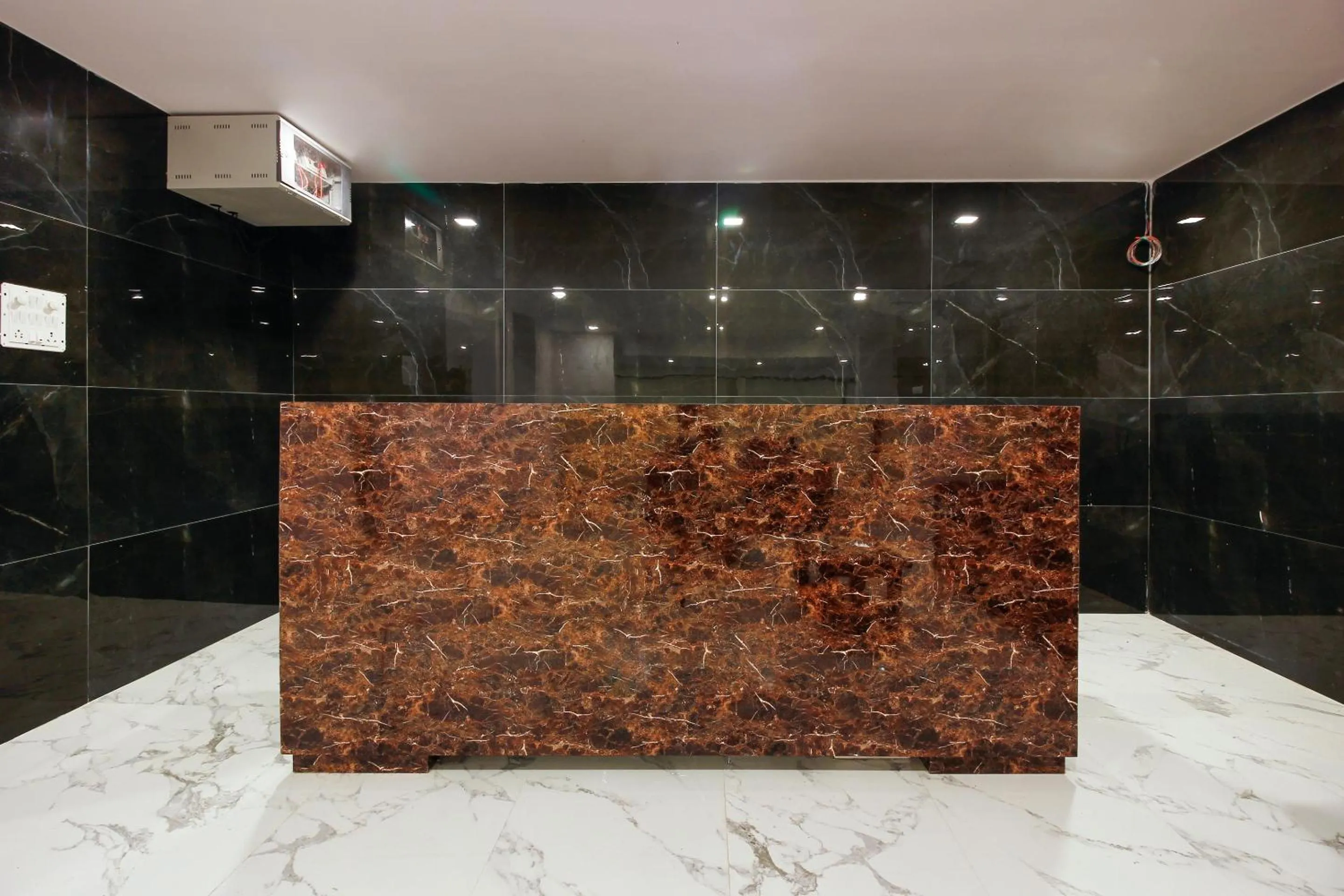 Lobby or reception in Capital O Che Sigma Hotel