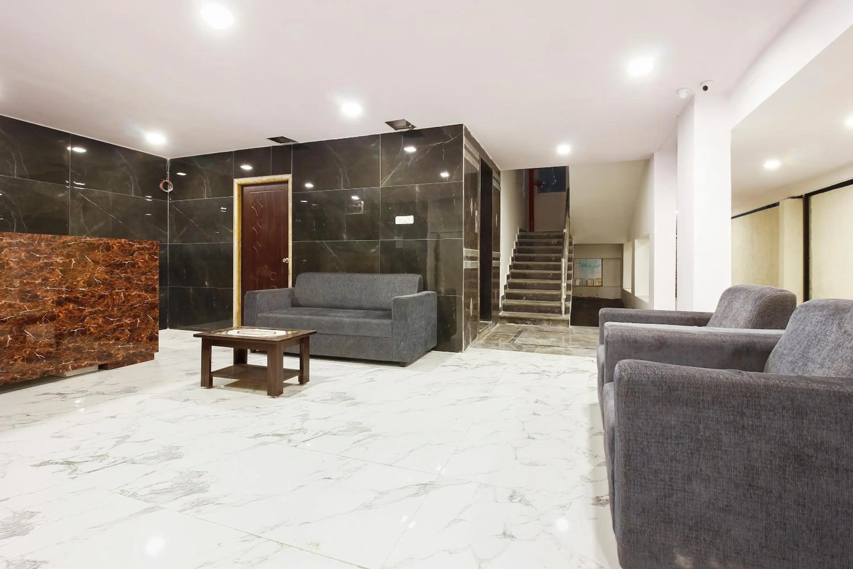 Lobby or reception in Capital O Che Sigma Hotel