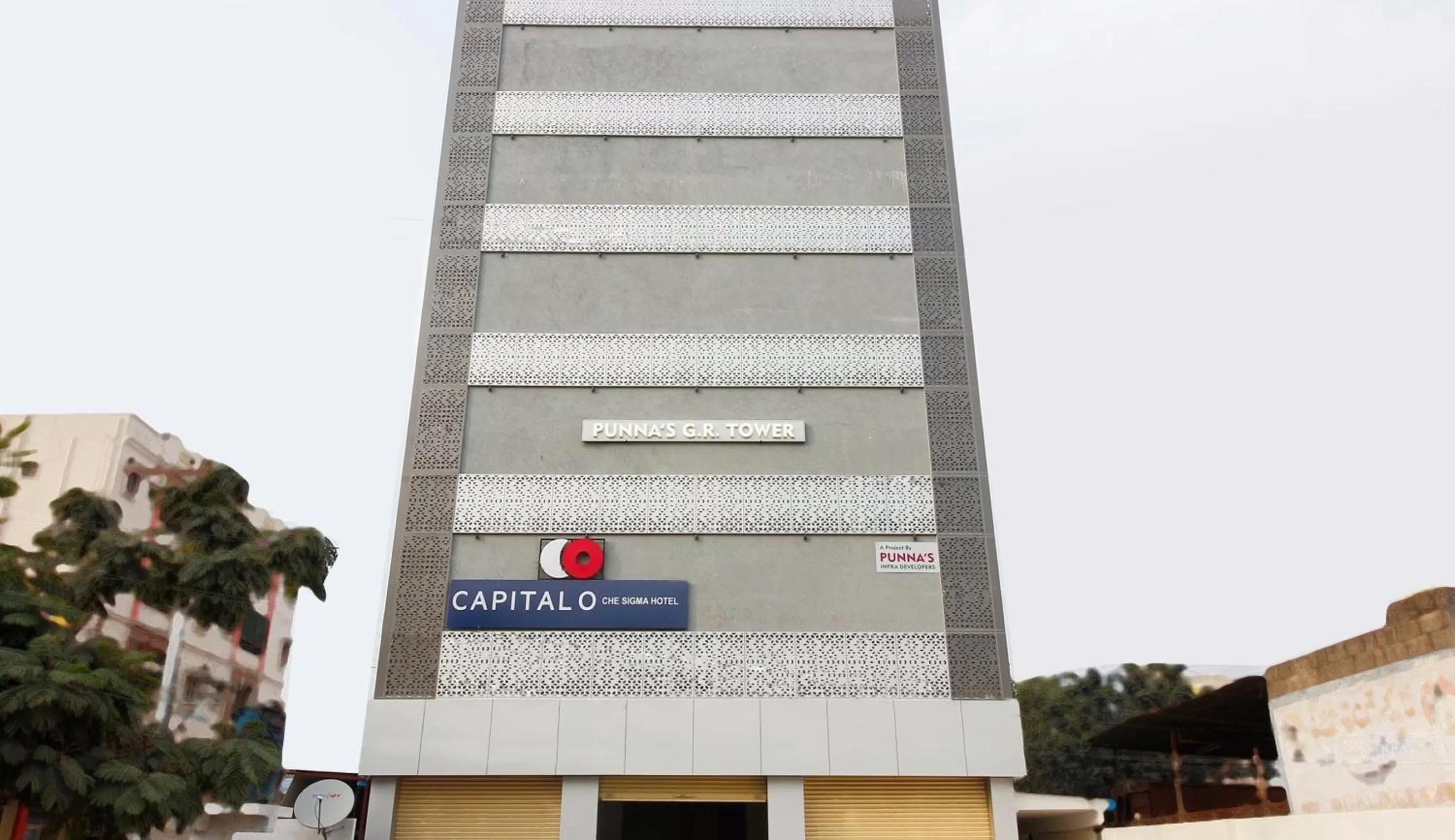 Facade/entrance in Capital O Che Sigma Hotel