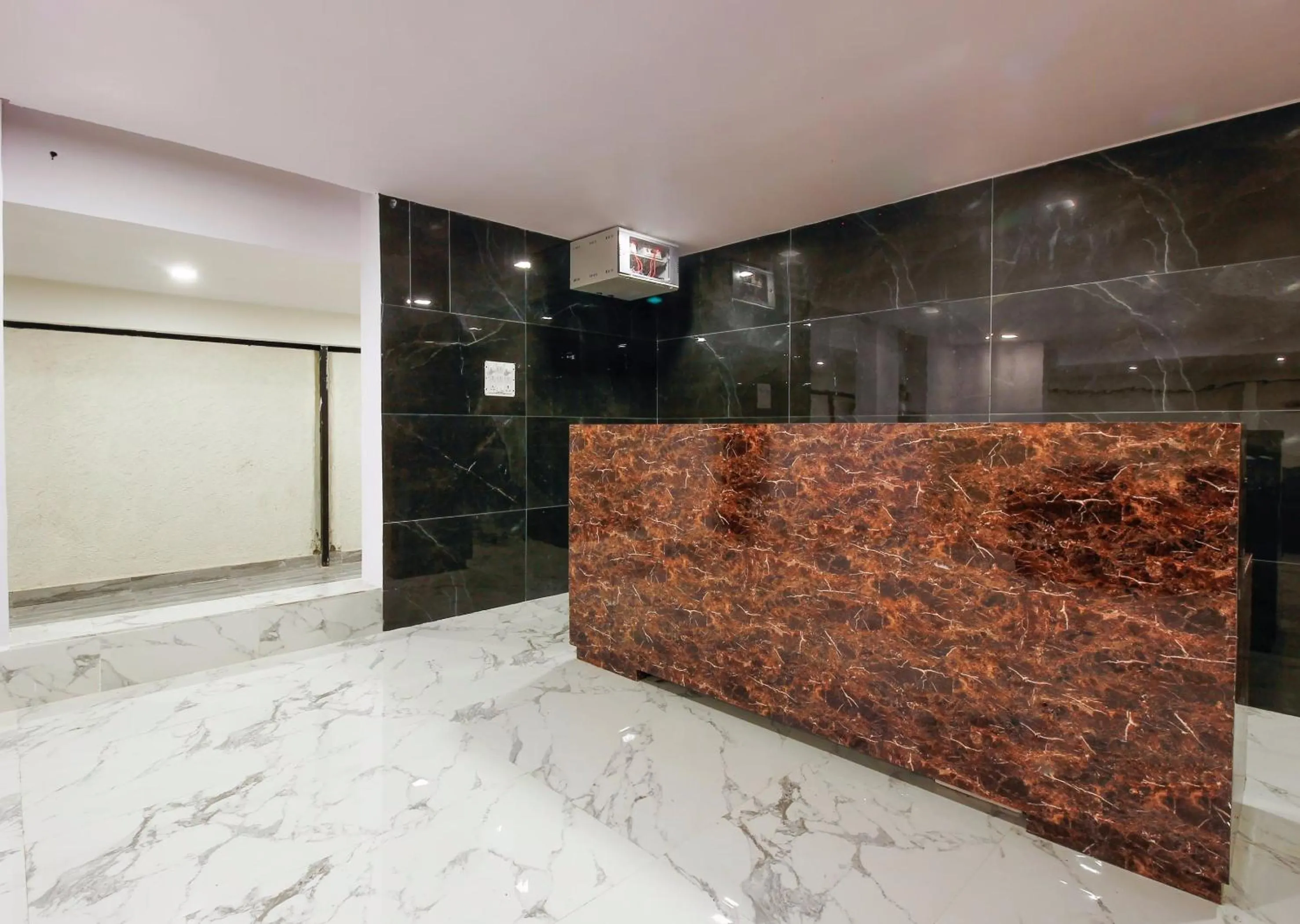 Lobby or reception in Capital O Che Sigma Hotel