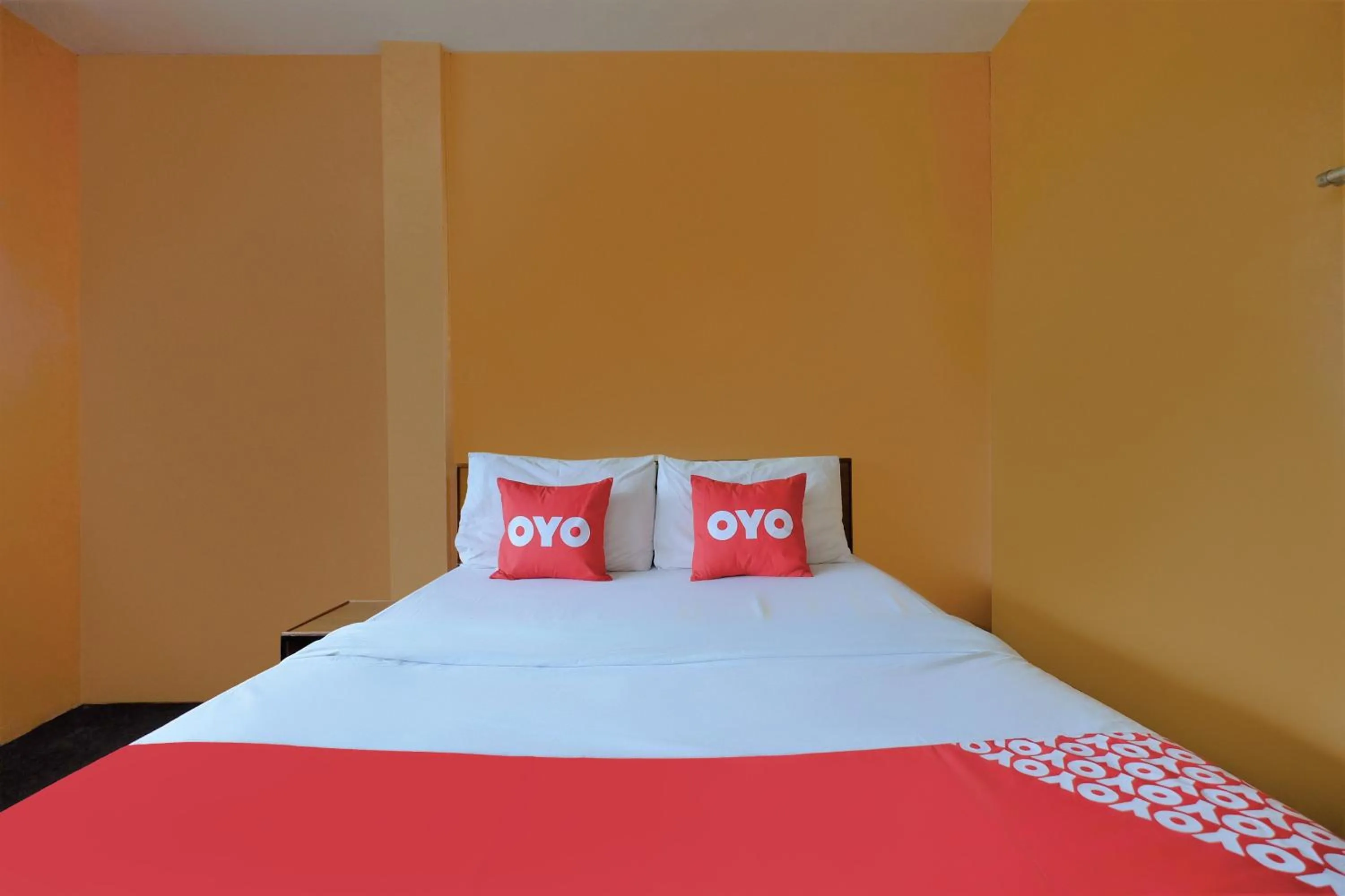 Bedroom, Bed in OYO 588 Rose In Mansion