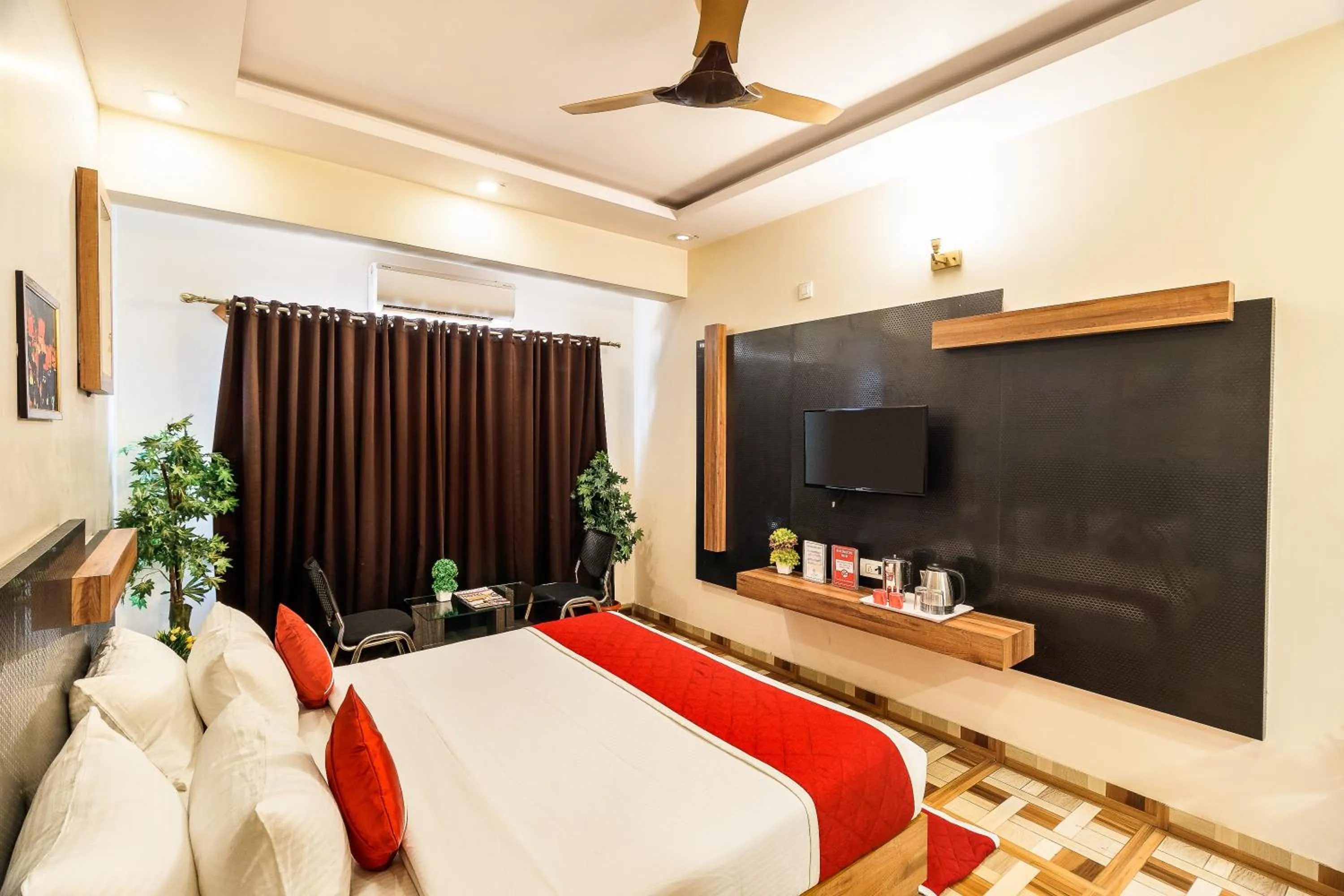 Photo of the whole room, Bed in Octave Nest Inn