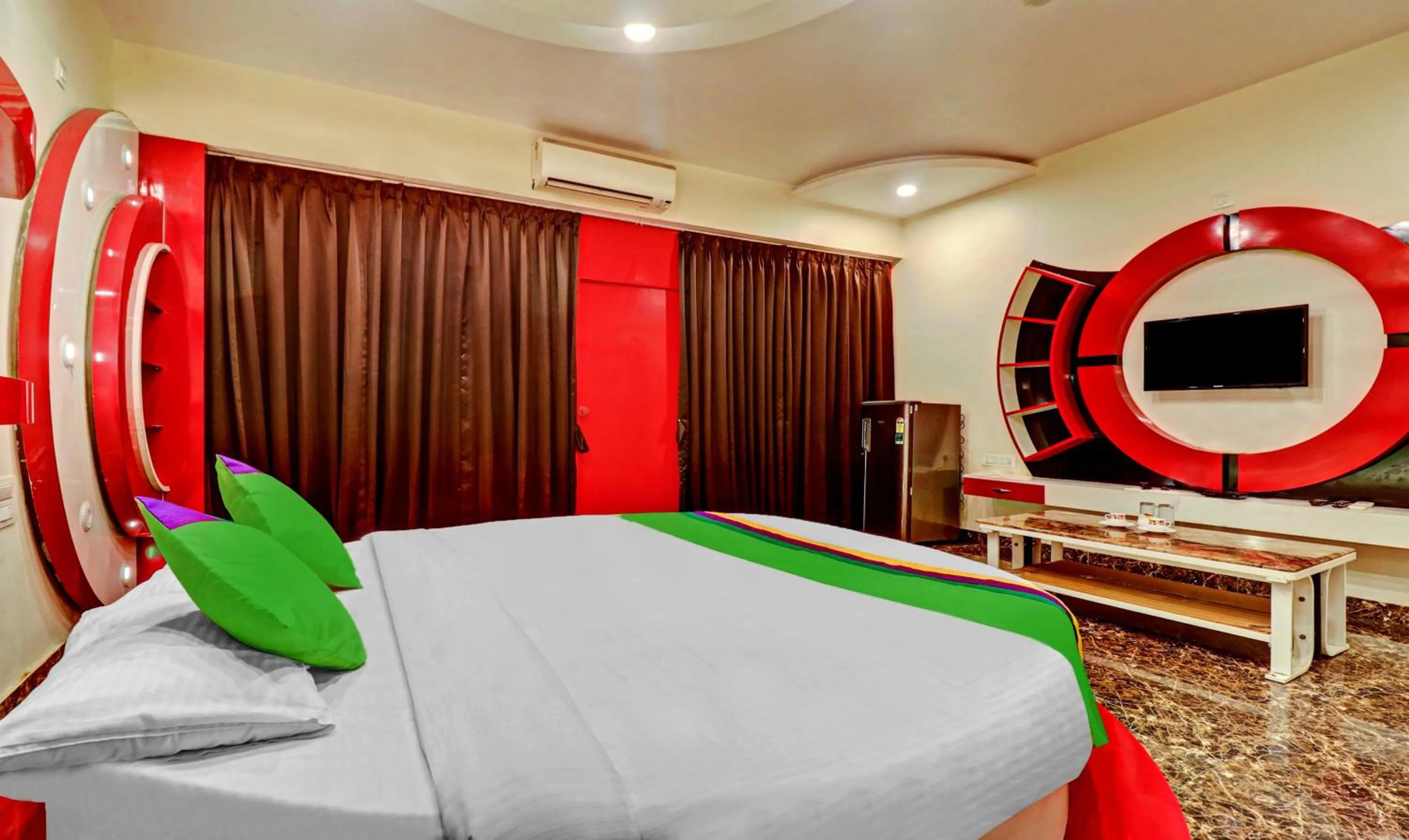 Photo of the whole room, Bed in Octave Nest Inn