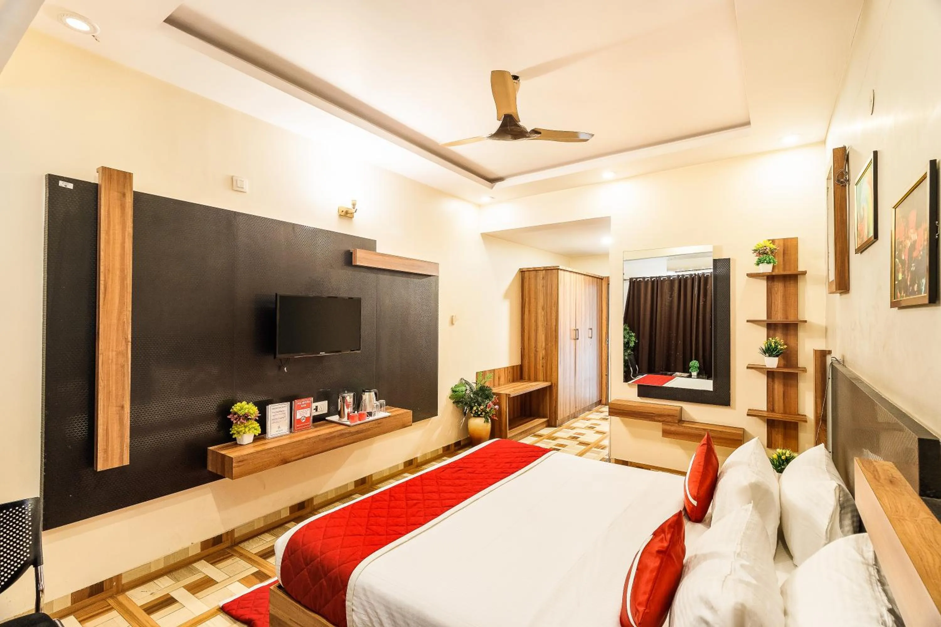 Photo of the whole room, Bed in Octave Nest Inn