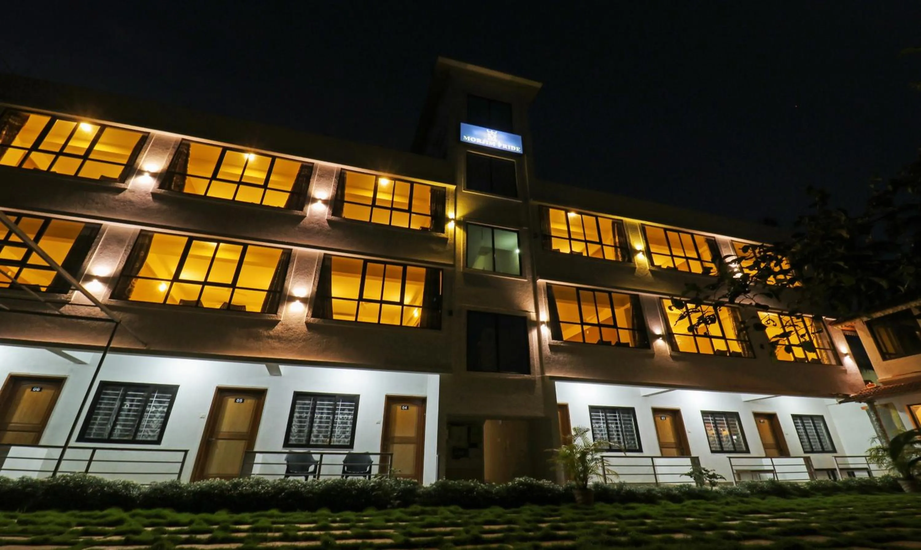 Property building in Itsy Hotels Morjim Pride