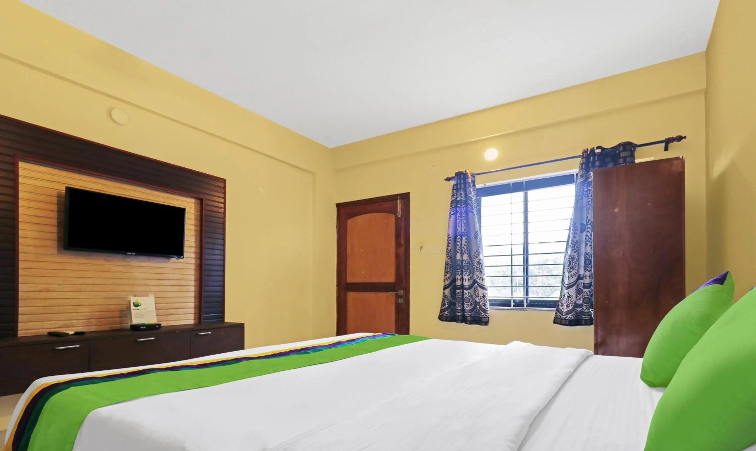 Bedroom in Itsy Hotels Morjim Pride